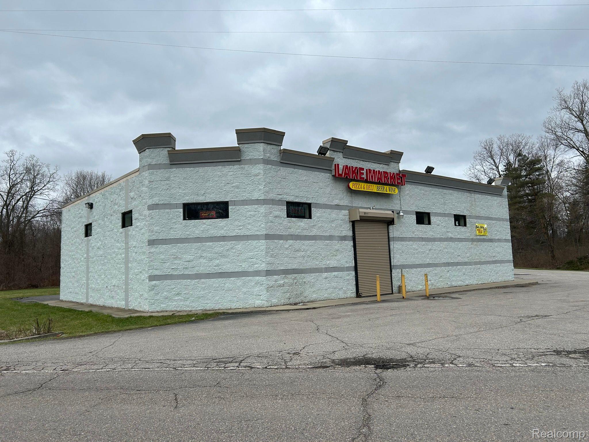 1372 E LAKE Road
