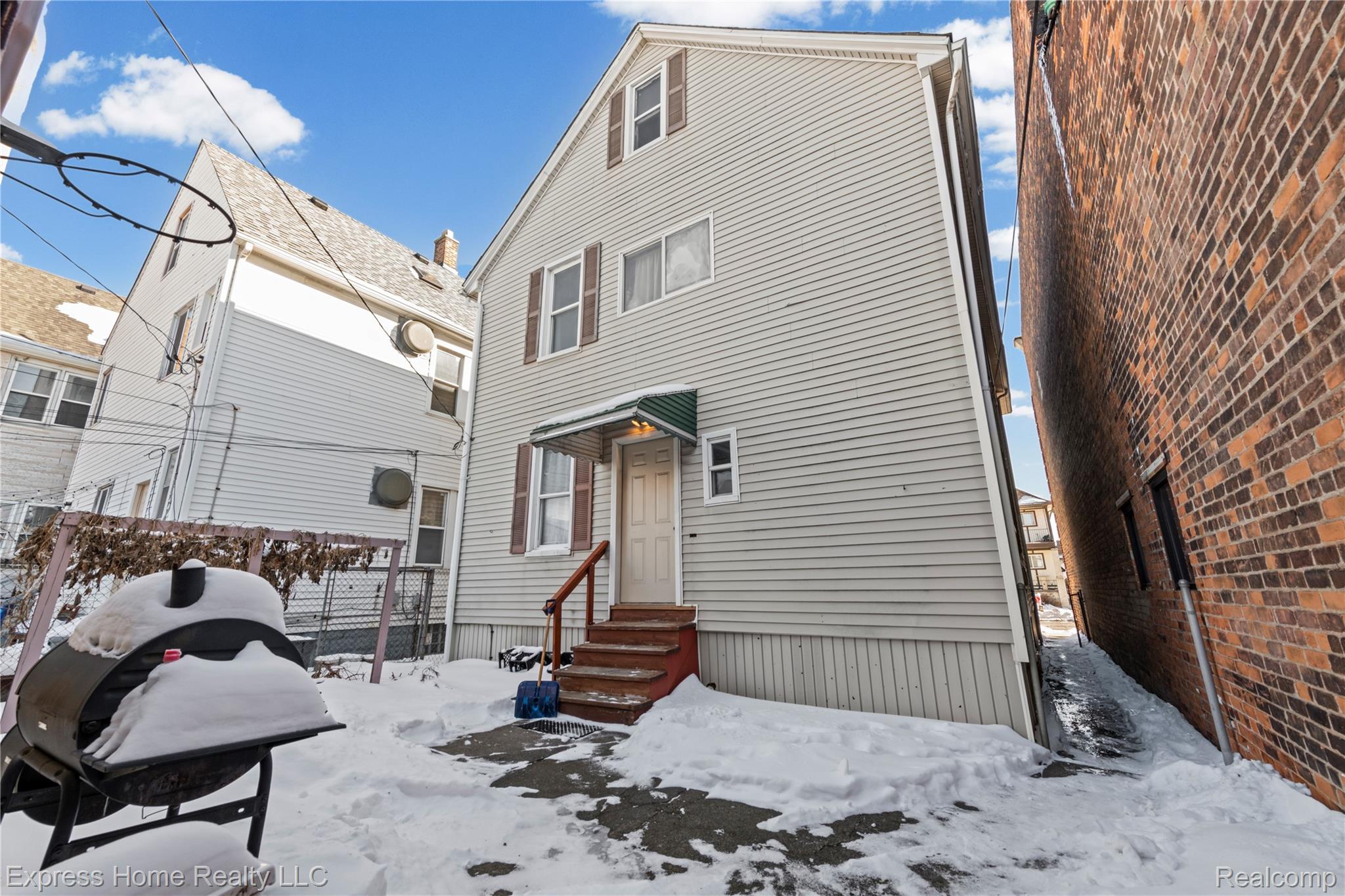 3321 Holbrook Street