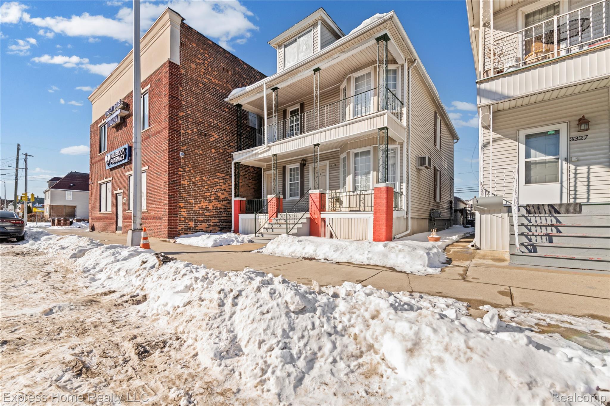 3321 Holbrook Street