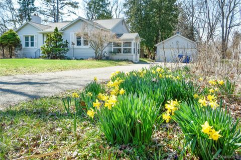 1493 Merry Road Waterford Charter Township MI 48328