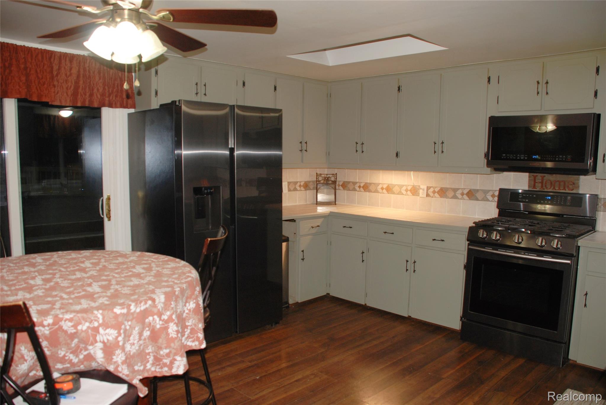 1911 NE Kinmount Drive E