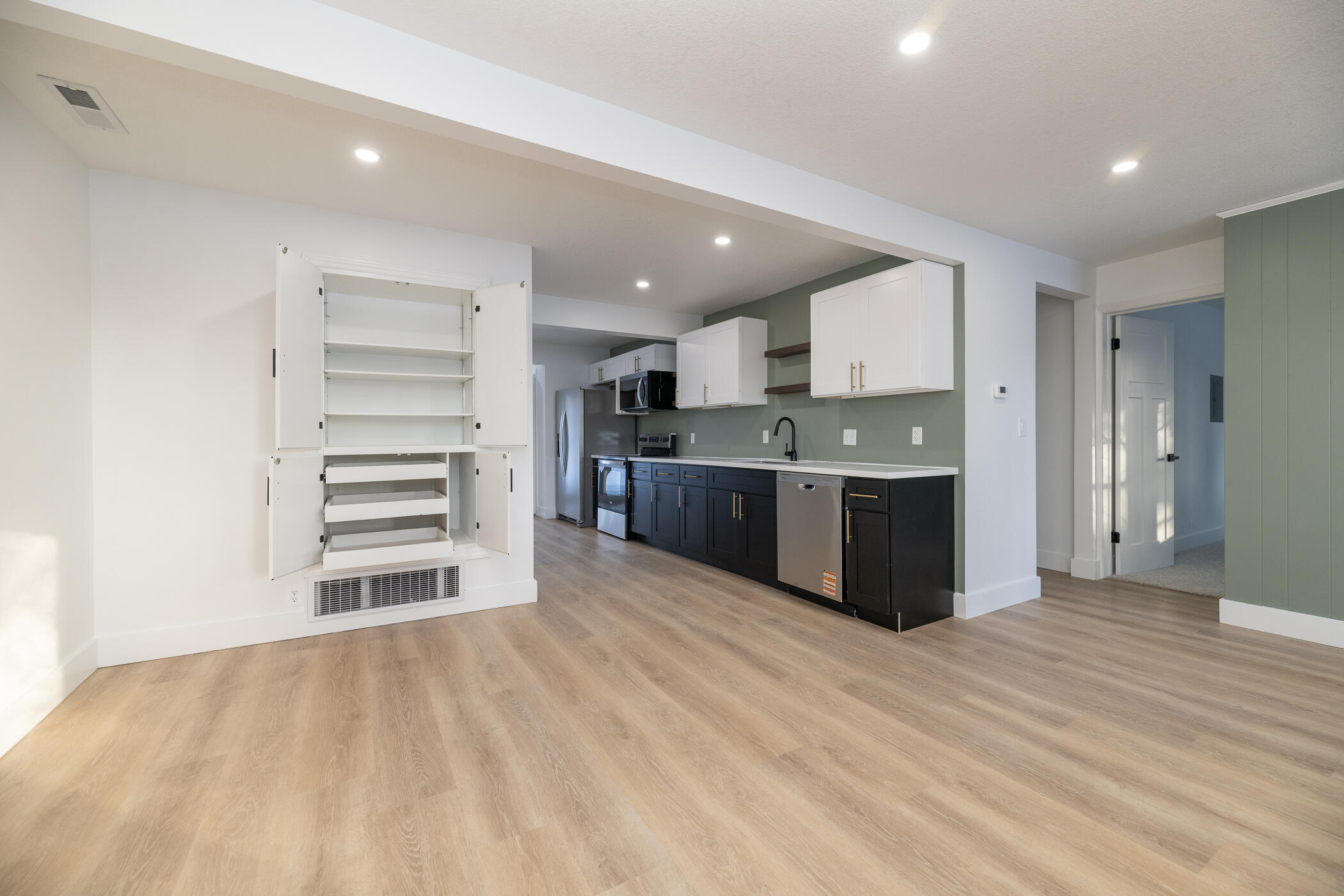 7600 N Riverview Drive