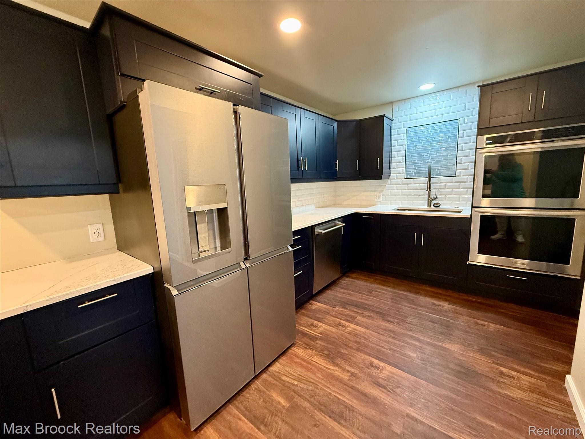 1146 S Long Lake Boulevard