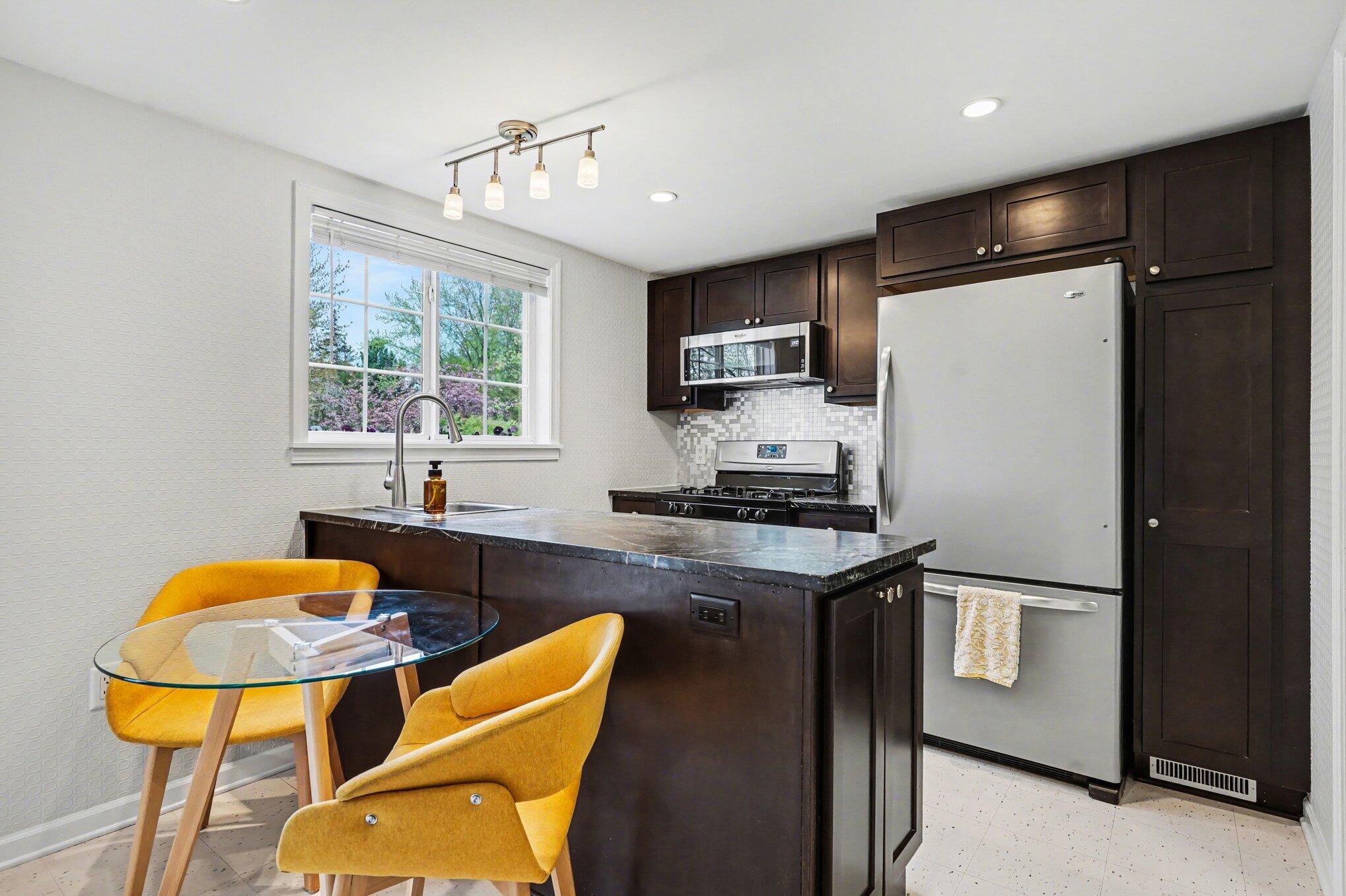 175 E 25th Street
