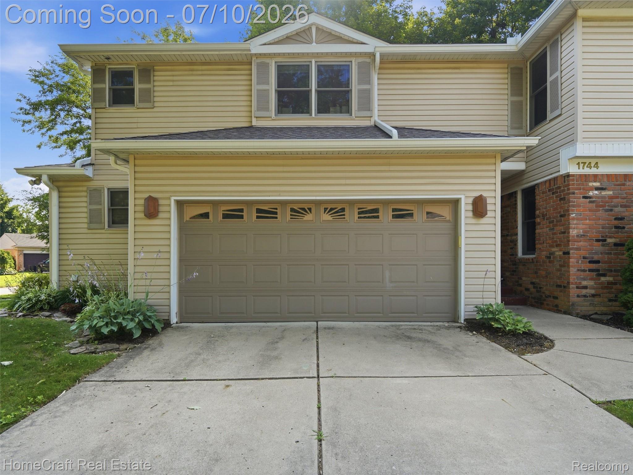 1744 WALNUT RIDGE Circle
