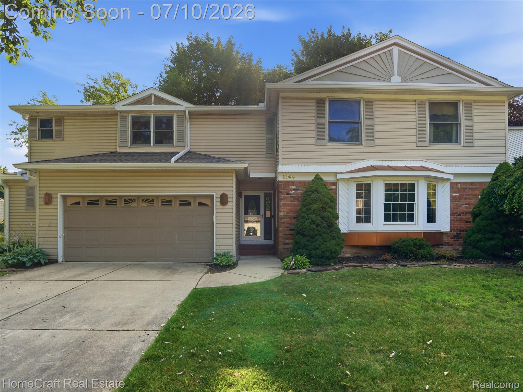 1744 WALNUT RIDGE Circle