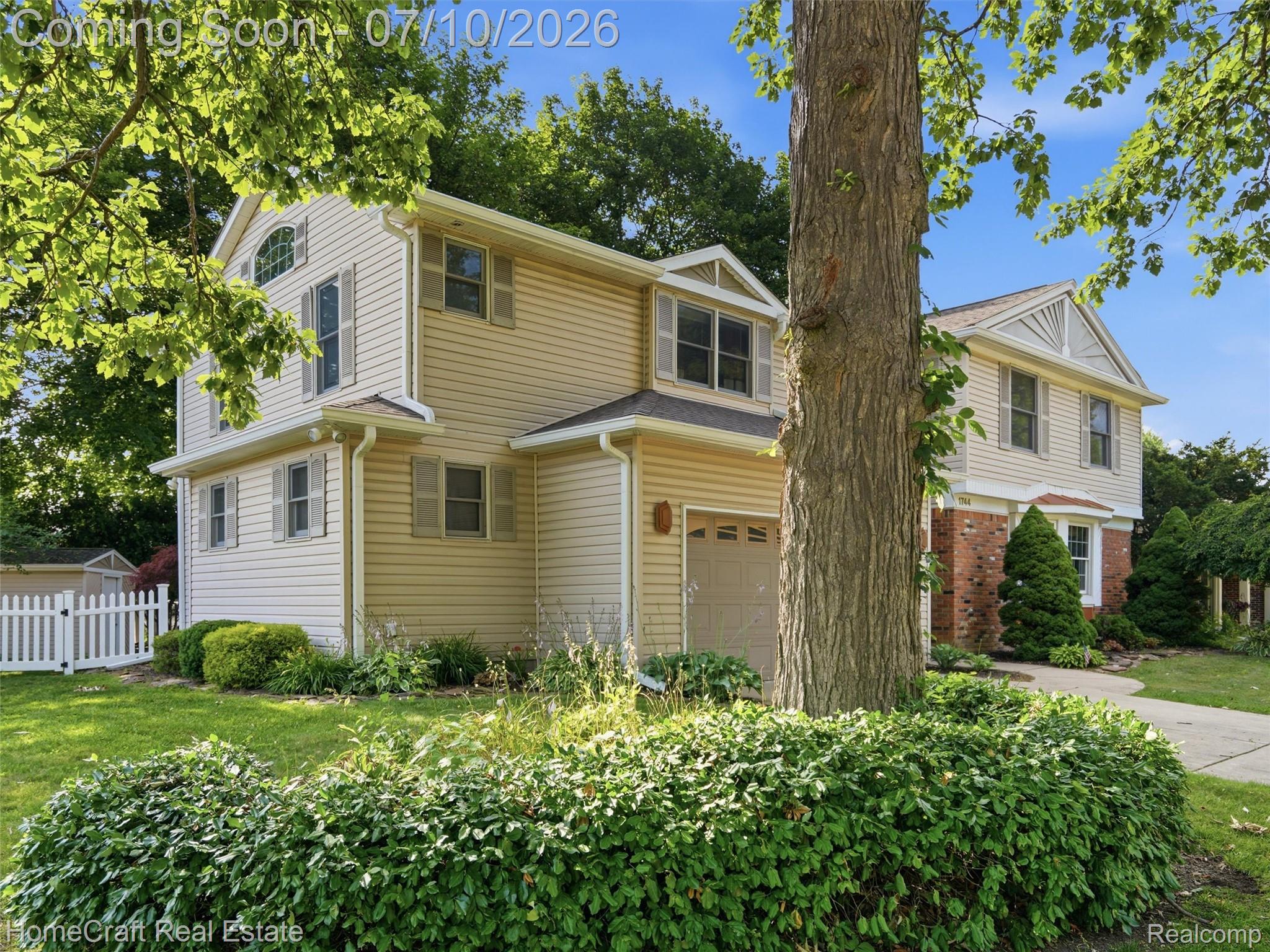 1744 WALNUT RIDGE Circle