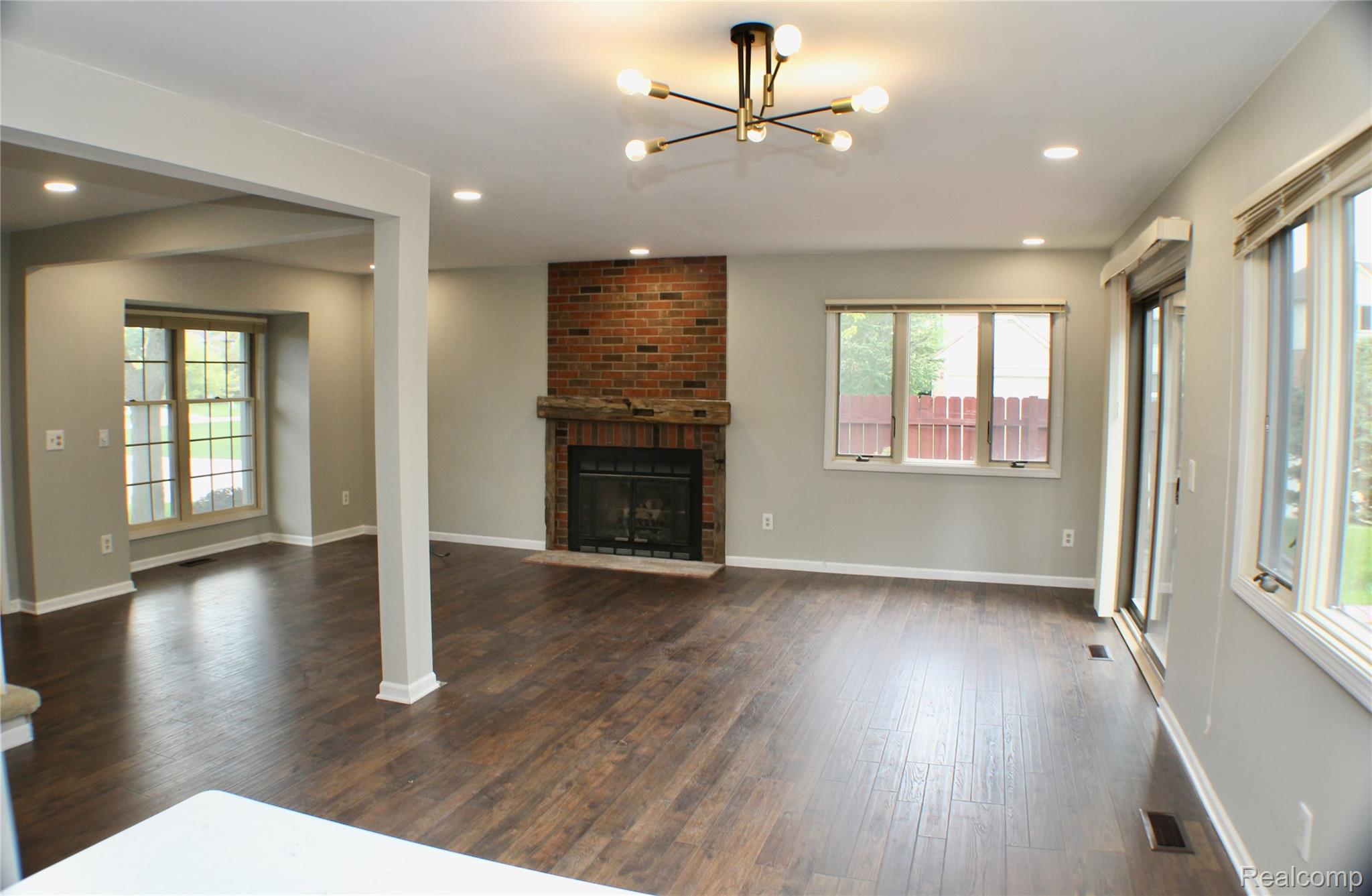 1483 COLONY Drive