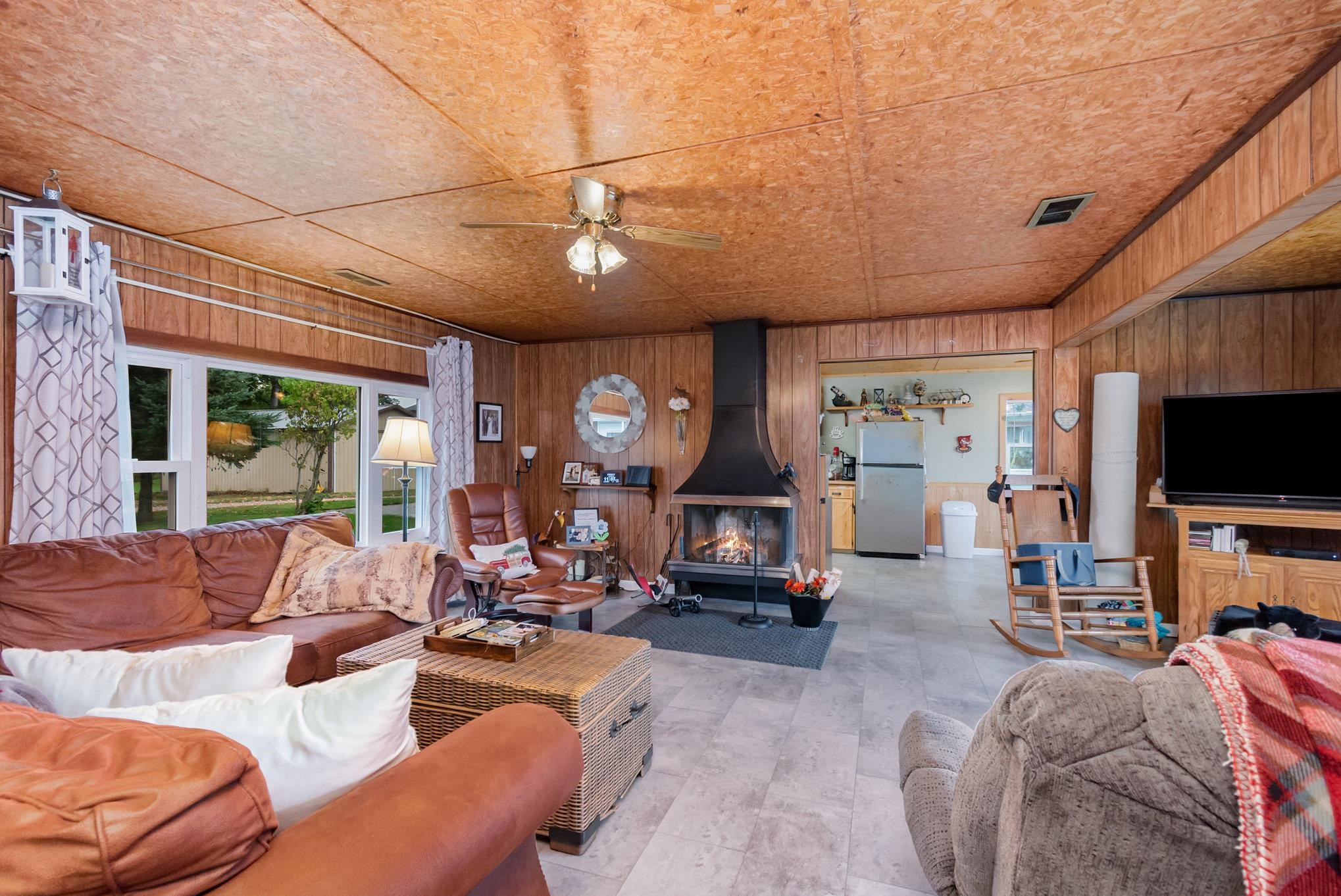 5711 Lakeview Drive