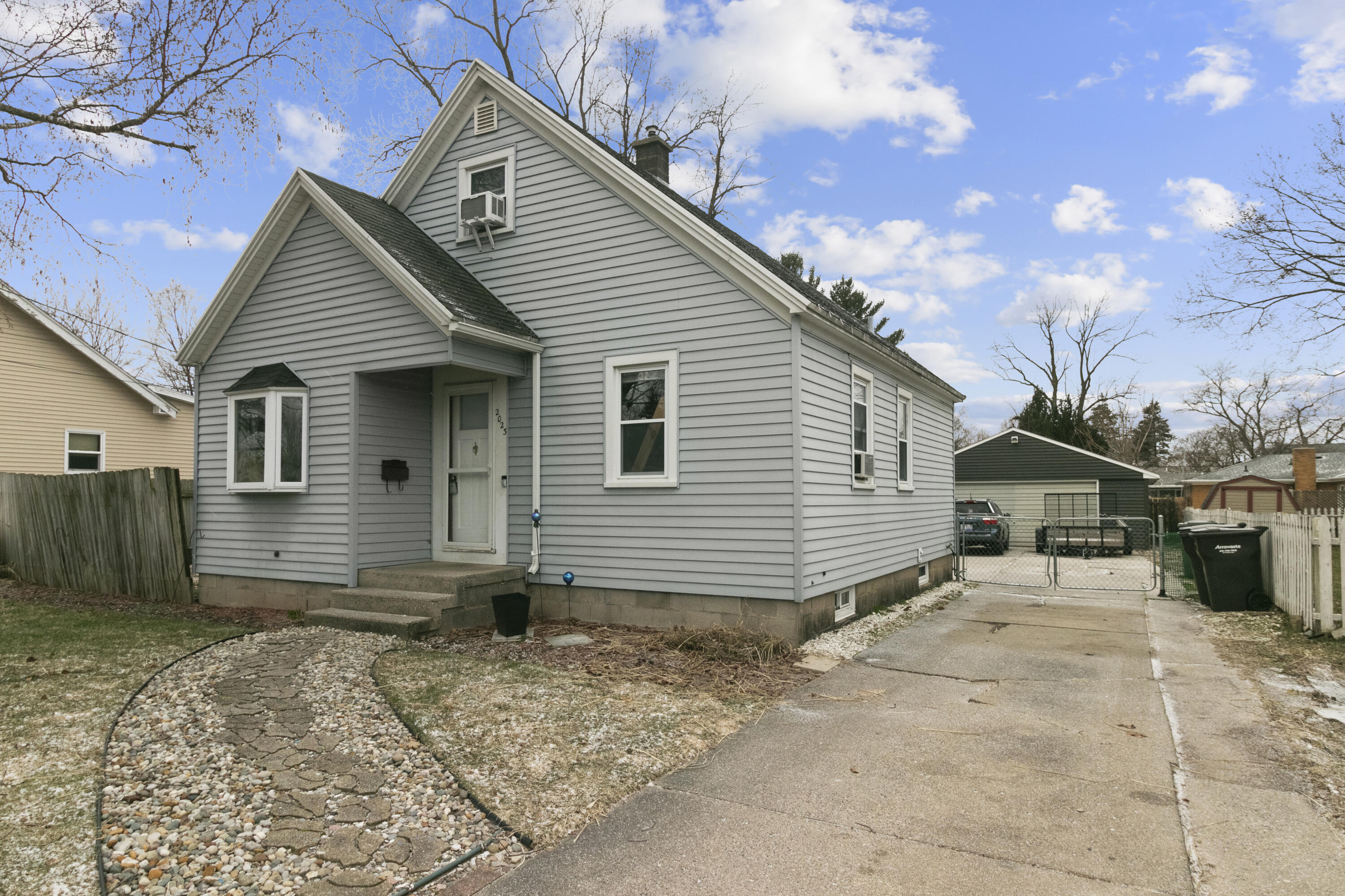 2023 Michael Avenue SW