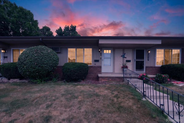 25325 POTOMAC DR # 3, SOUTH LYON, MI 48178 - Image e0aedea69f9ebba9b233732f99239341/40427259