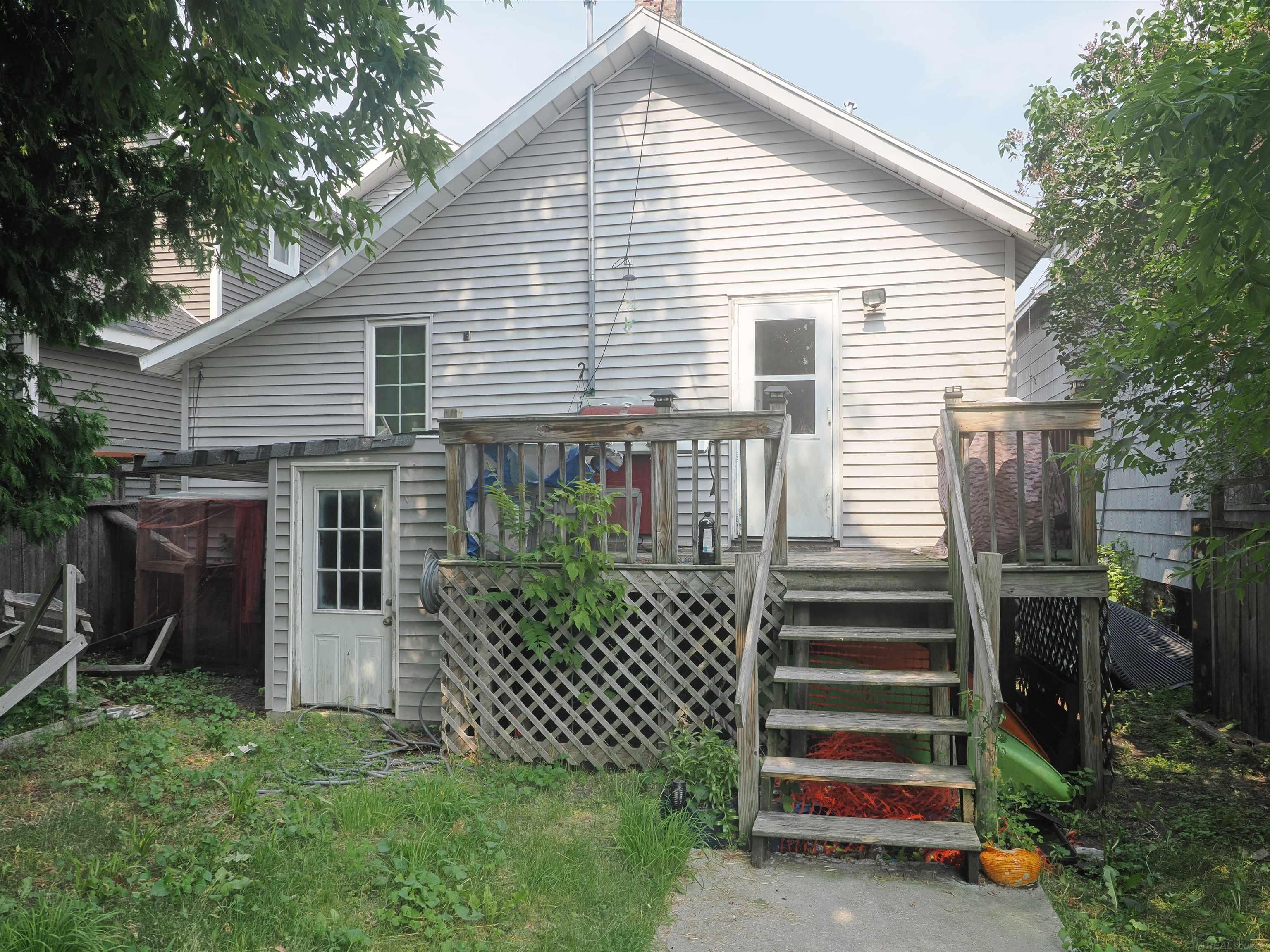 318 W Lake Street