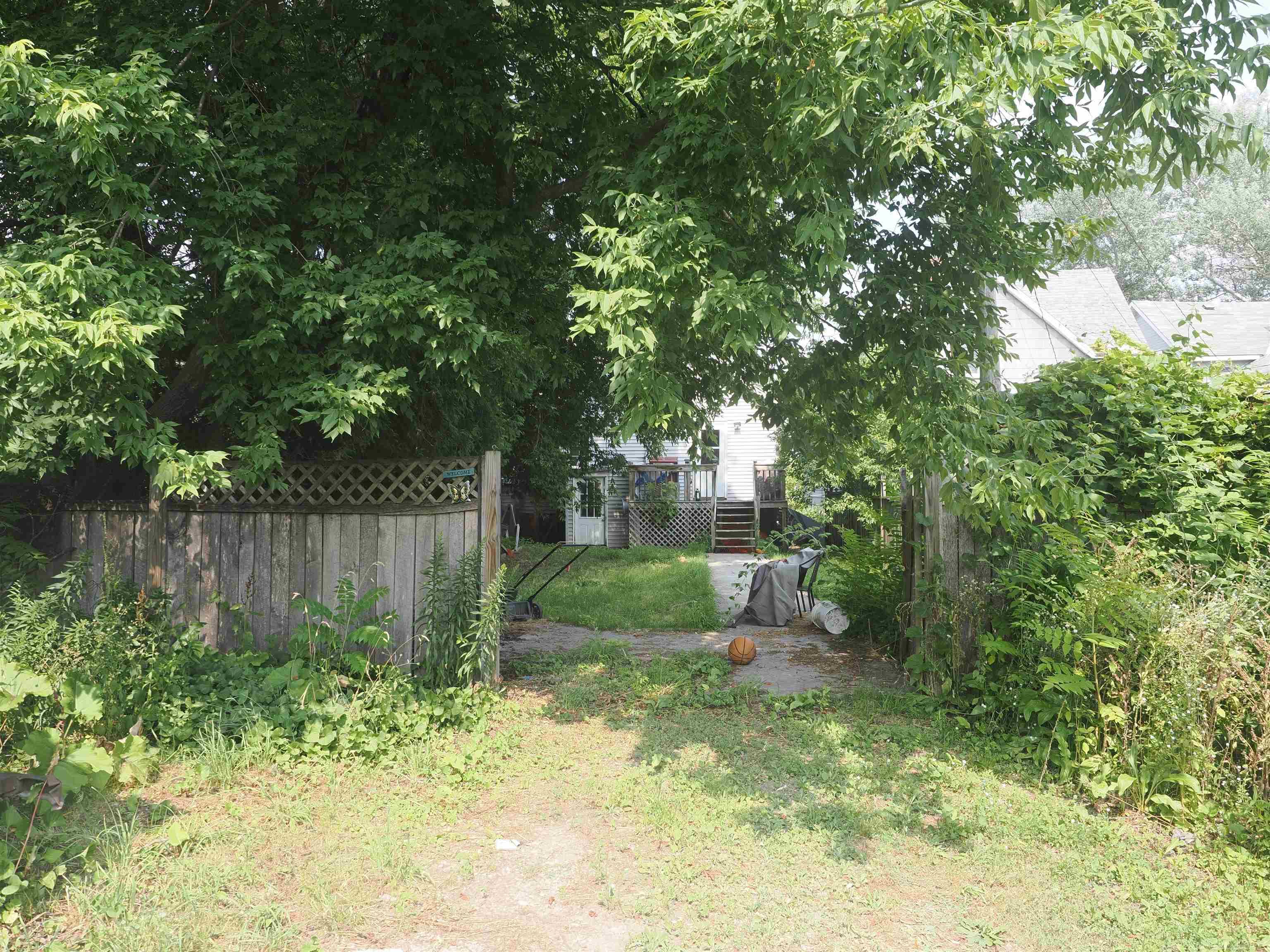 318 W Lake Street