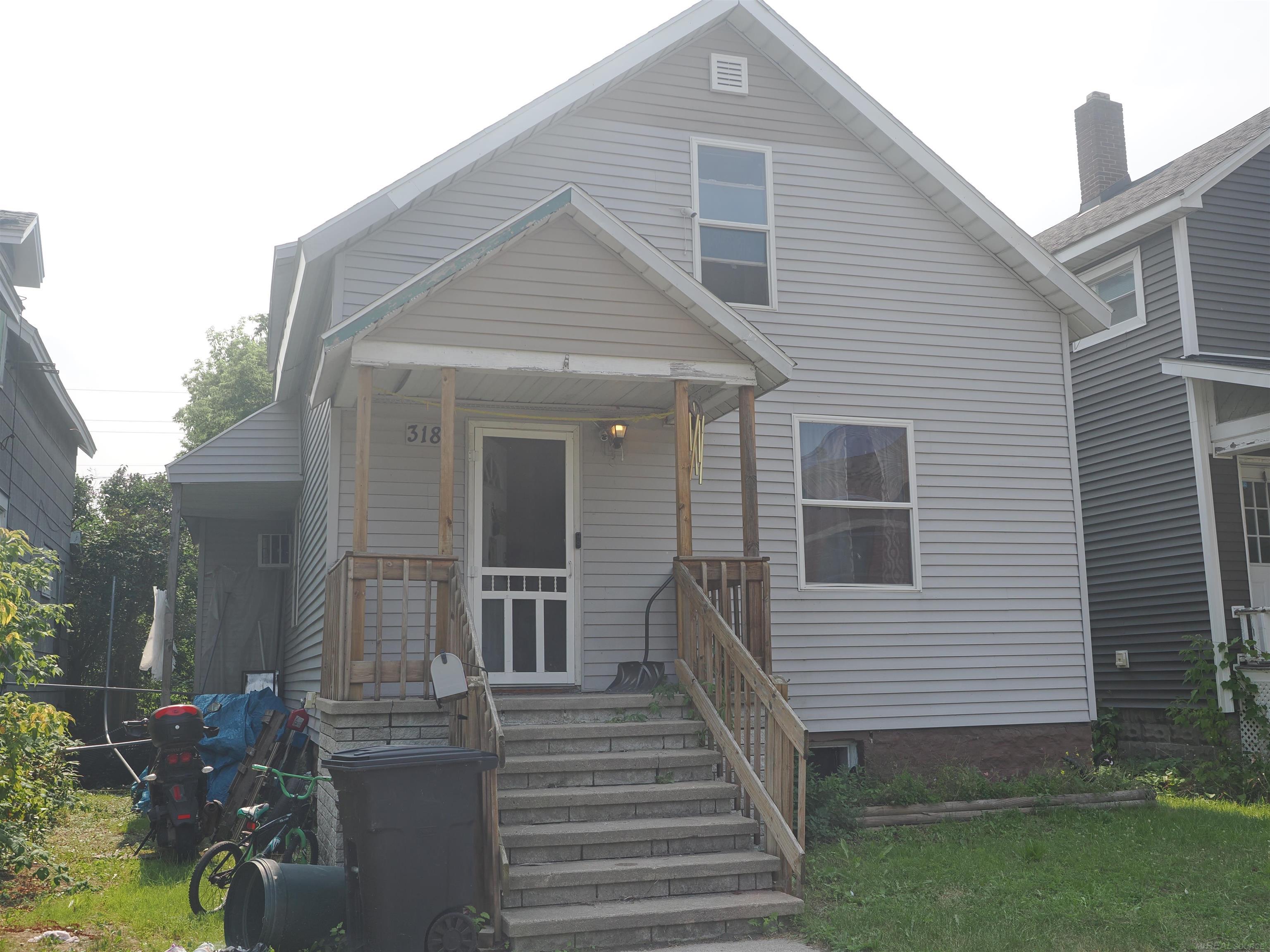 318 W Lake Street