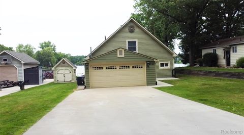 2624 Lynch Highland Charter Township MI 48357