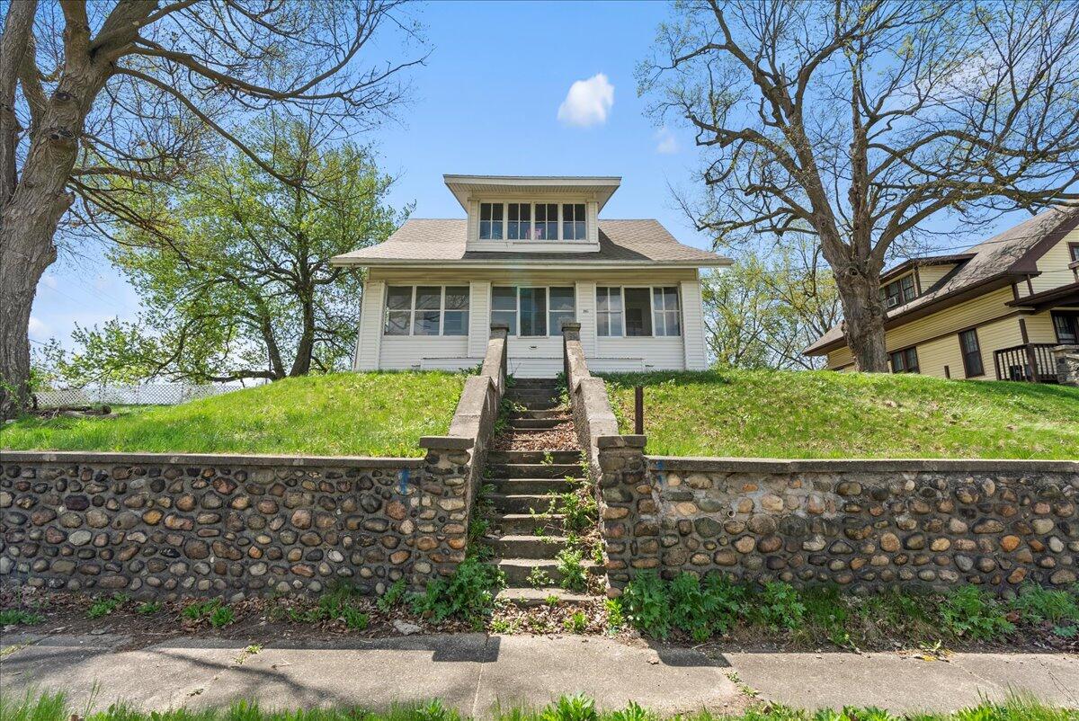 261 Avenue C