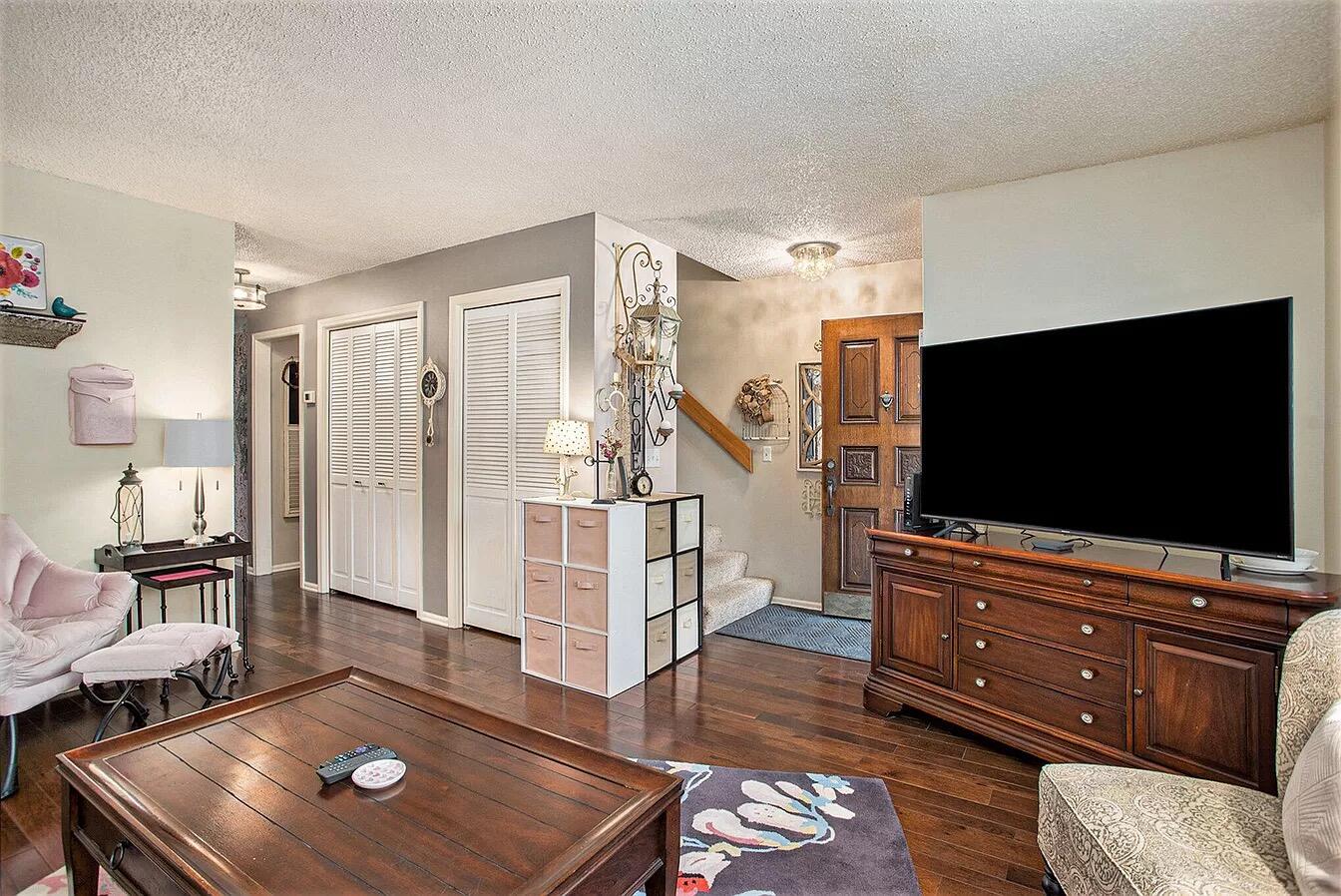 641 Eiffel Drive