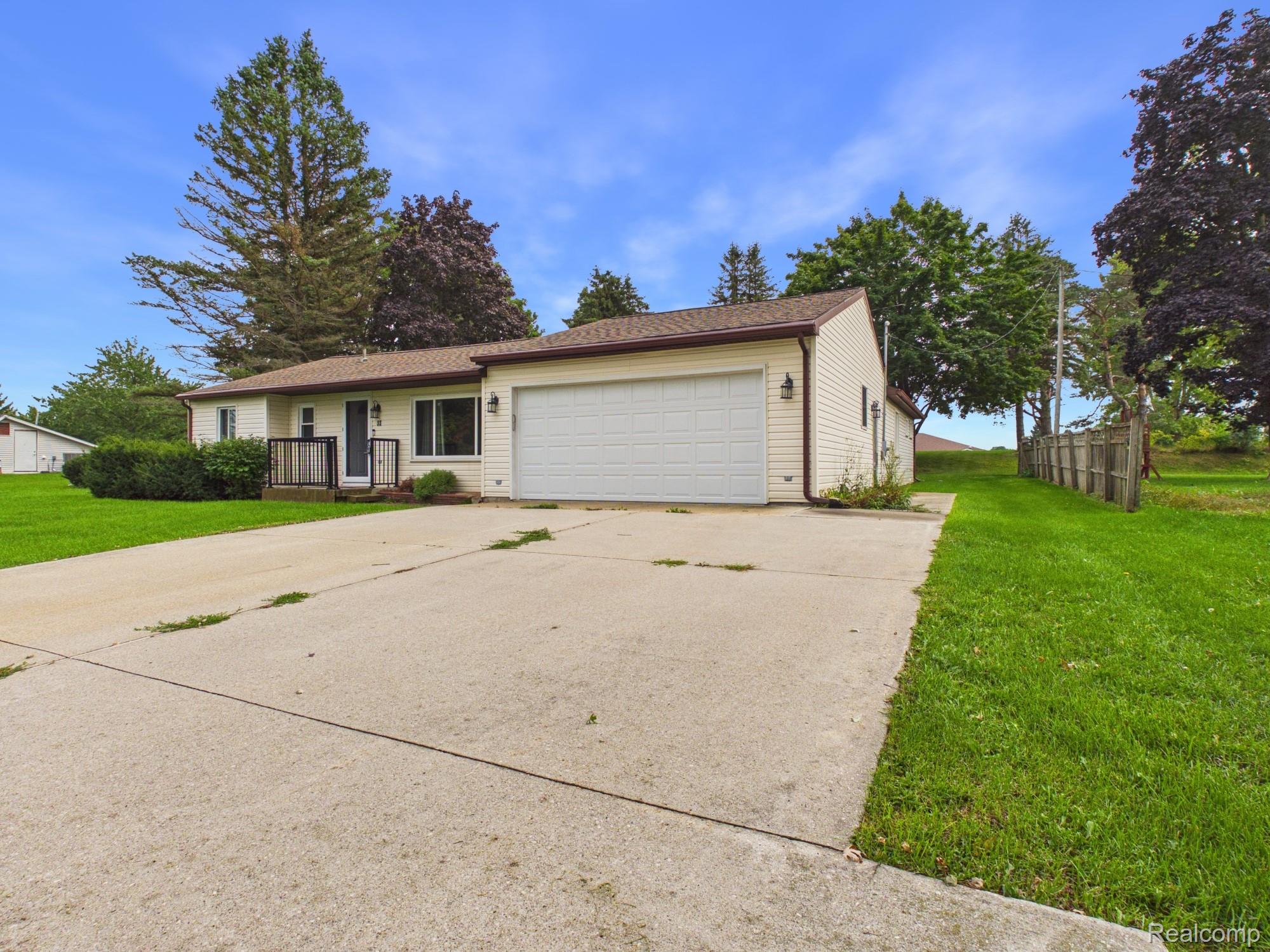 33 Davis Lake Road