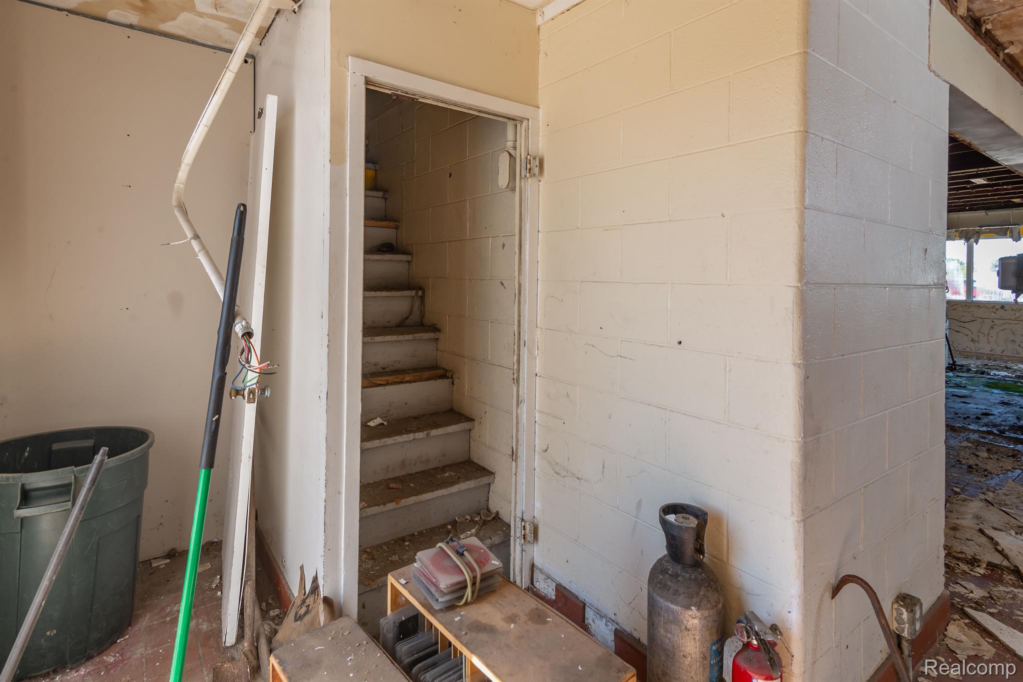 33060 GROESBECK Highway