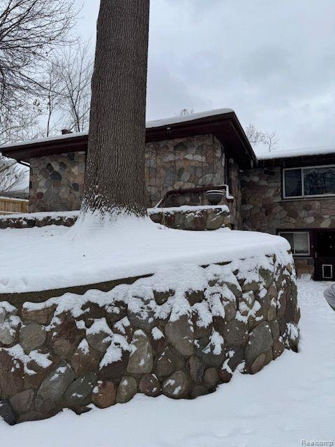 23325 W 9 MILE Road