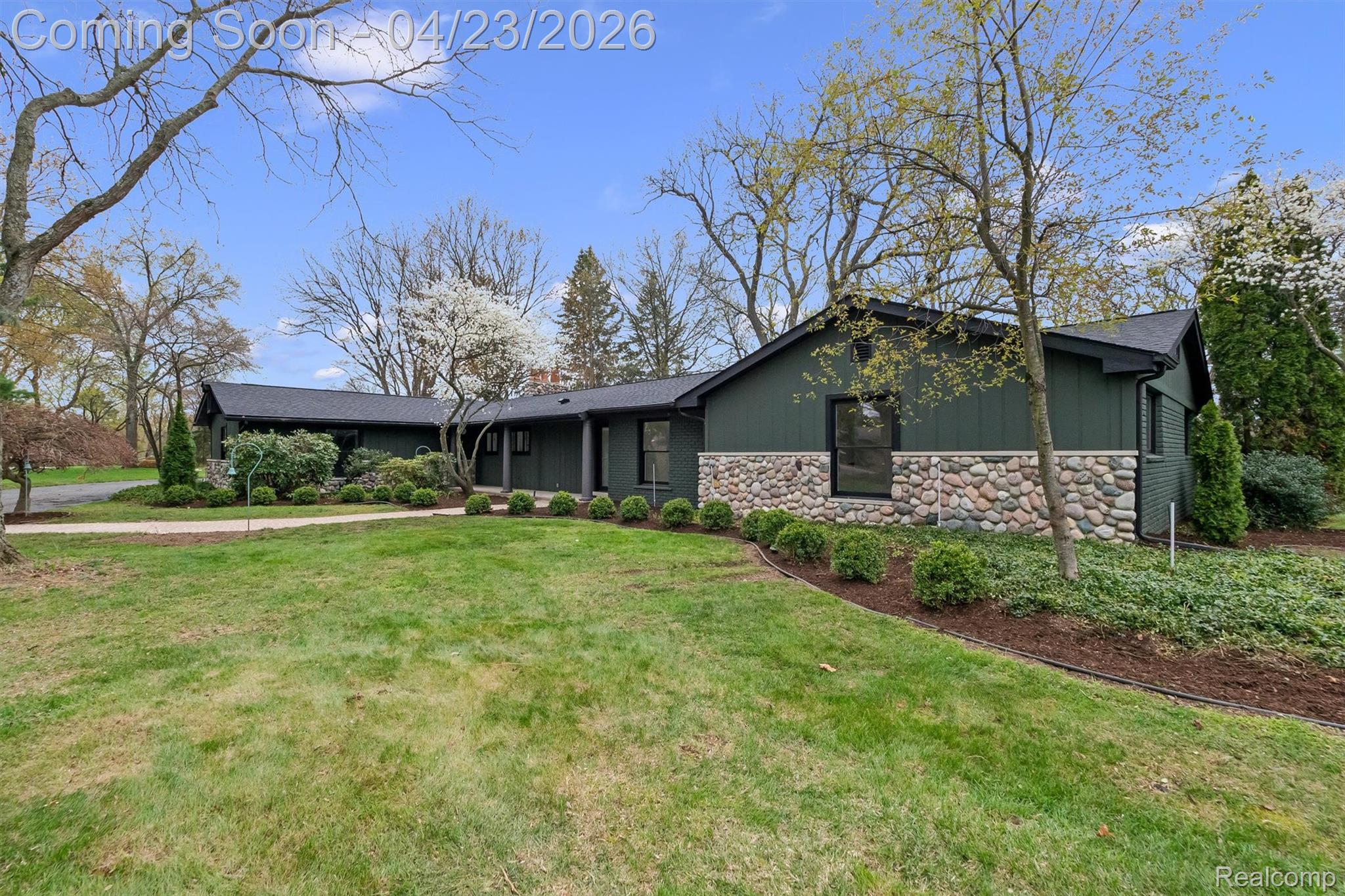 6800 Crestway Drive