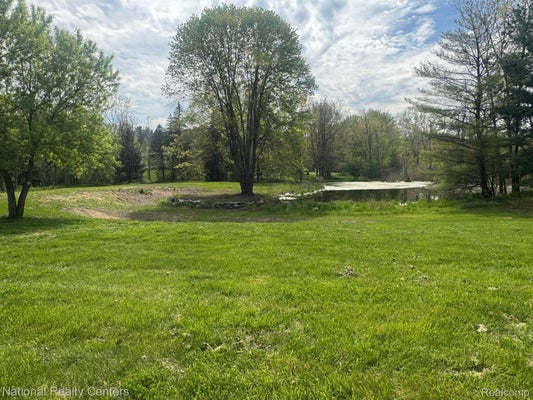 0000 PINEWOOD, MILFORD, MI 48381 - Image e0f3daaaebc1fb5feeeea8dcd194ba01/3787678562