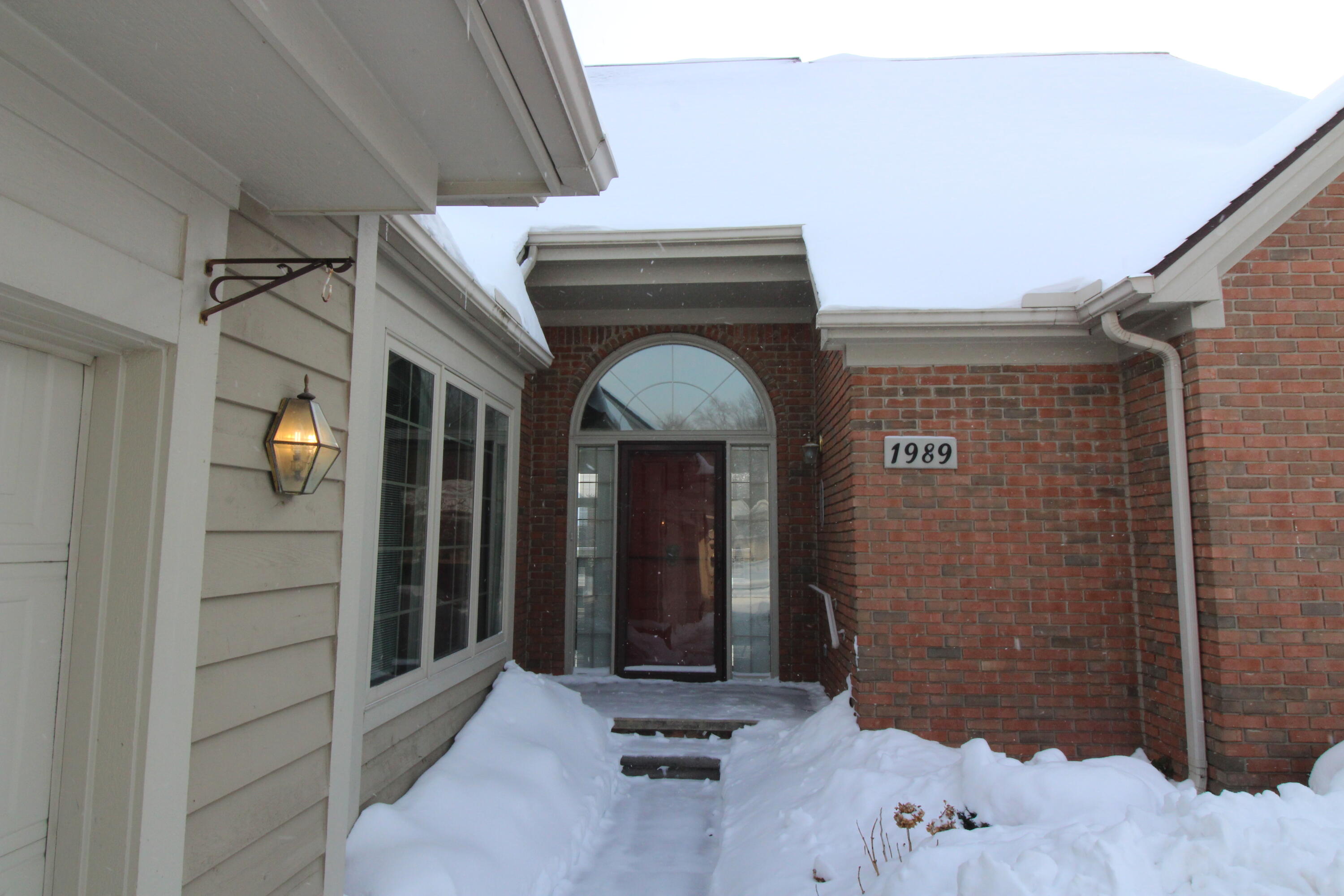 1989 Stonebridge Drive N