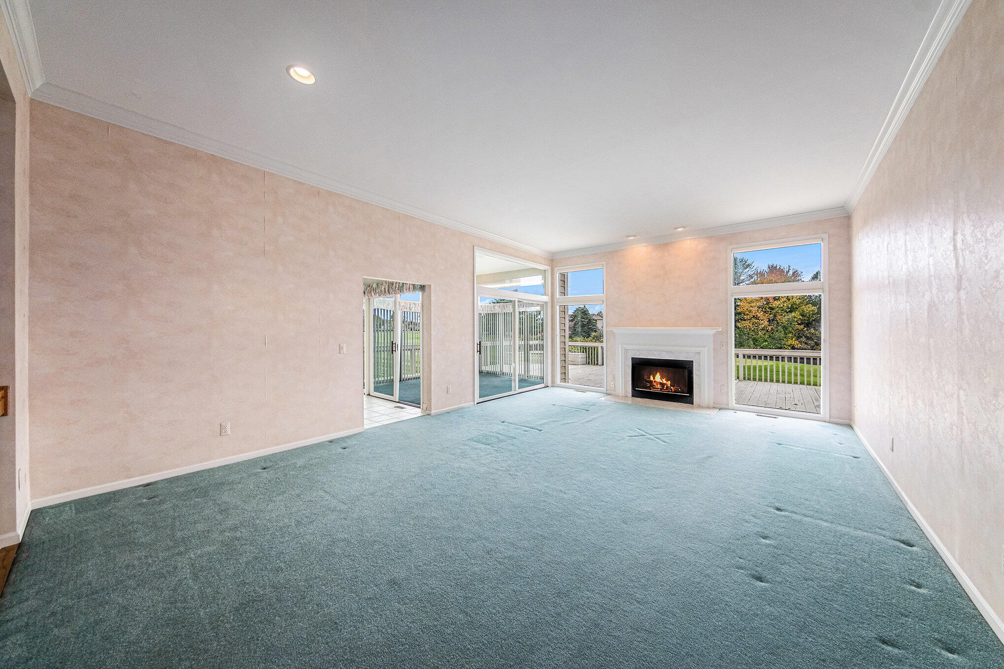 1989 Stonebridge Drive N