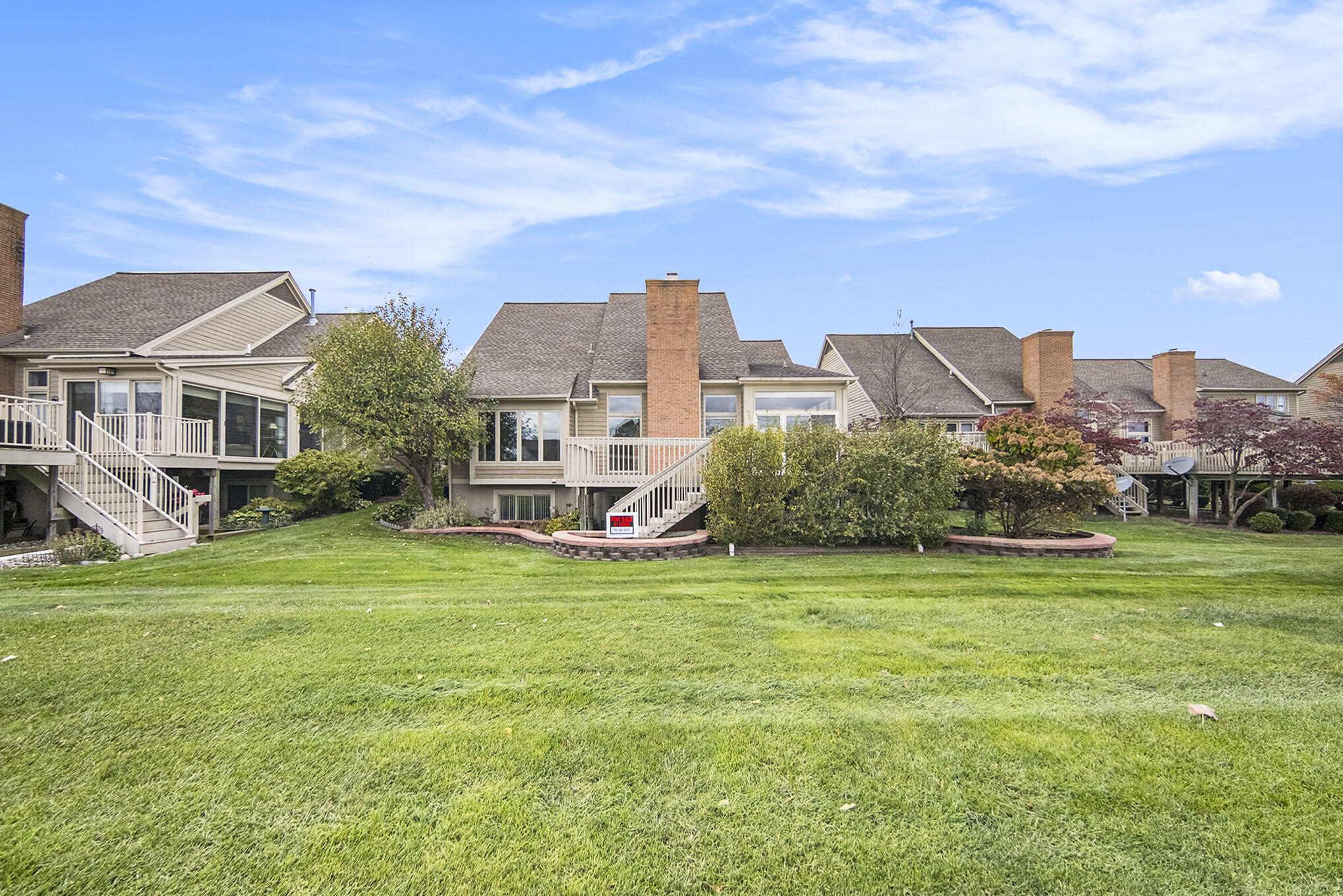 1989 Stonebridge Drive N