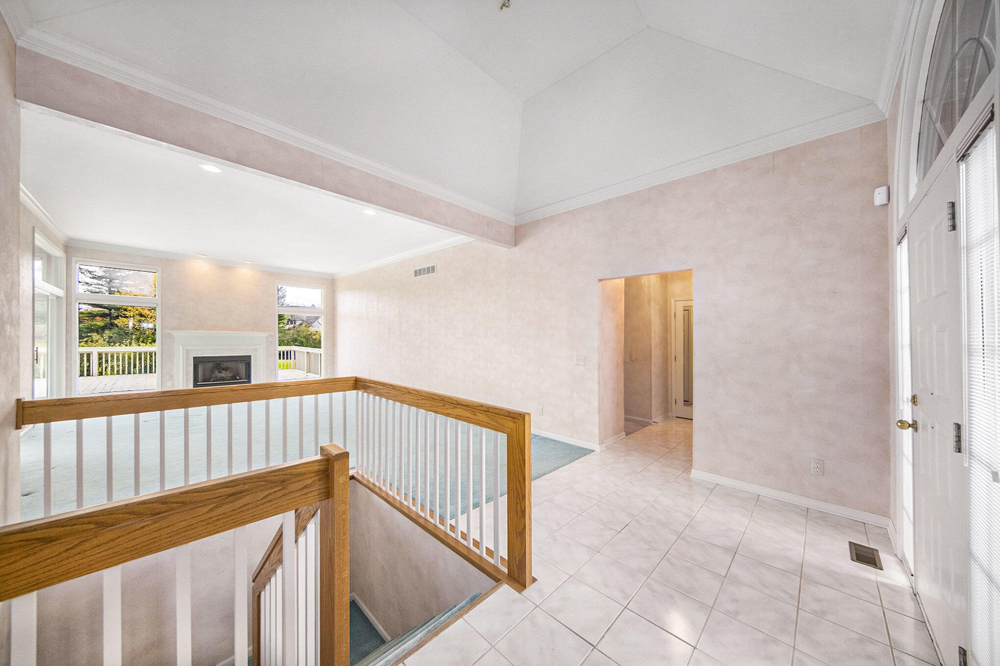 1989 Stonebridge Drive N