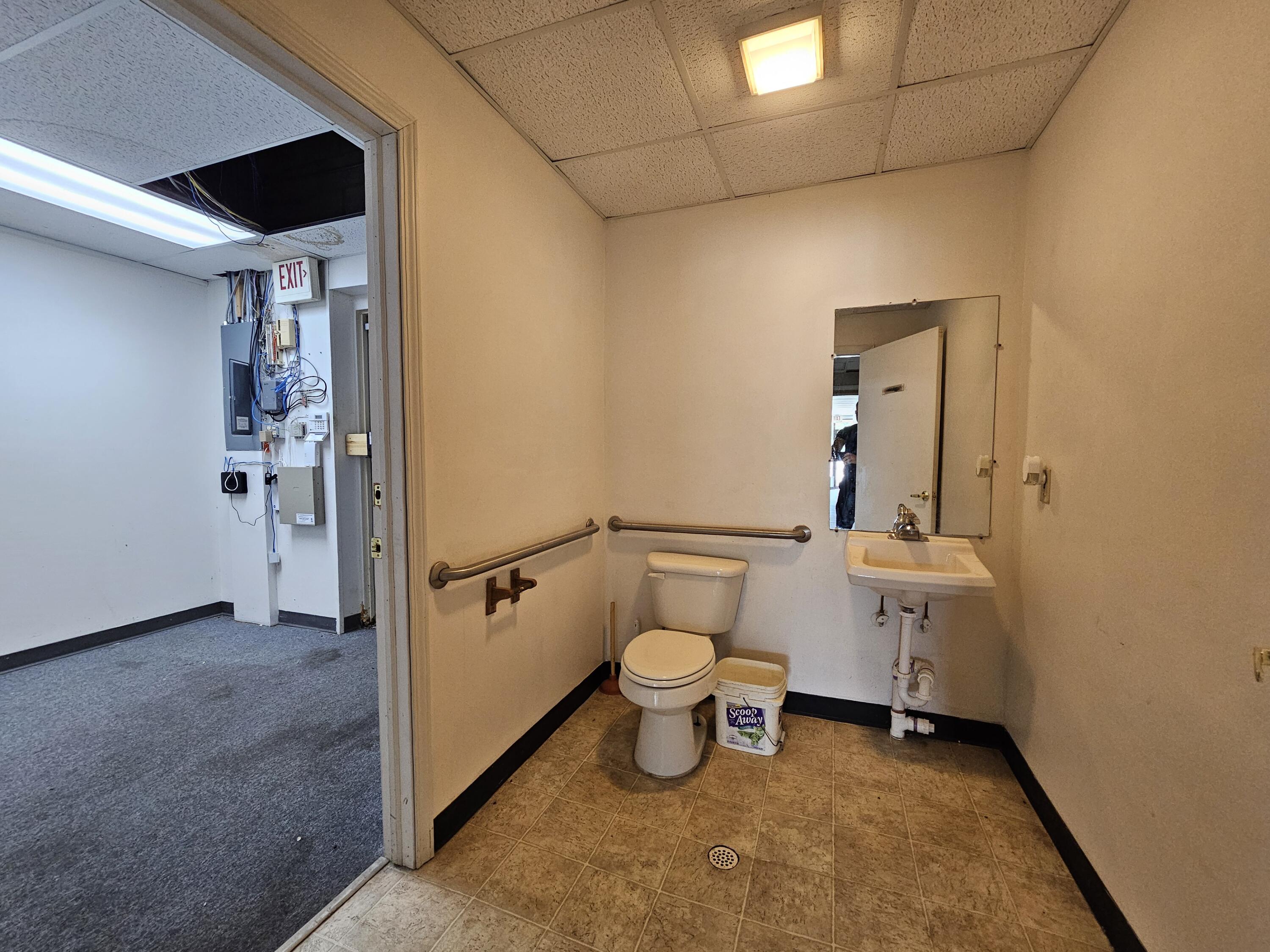 1025 W Main Street 1039