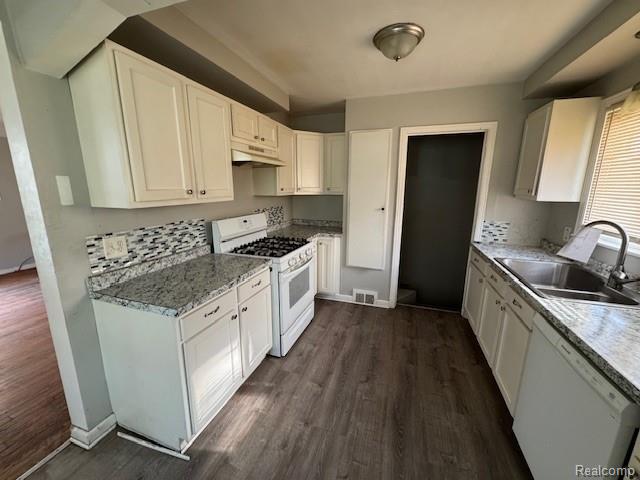 22641 Pembroke Avenue