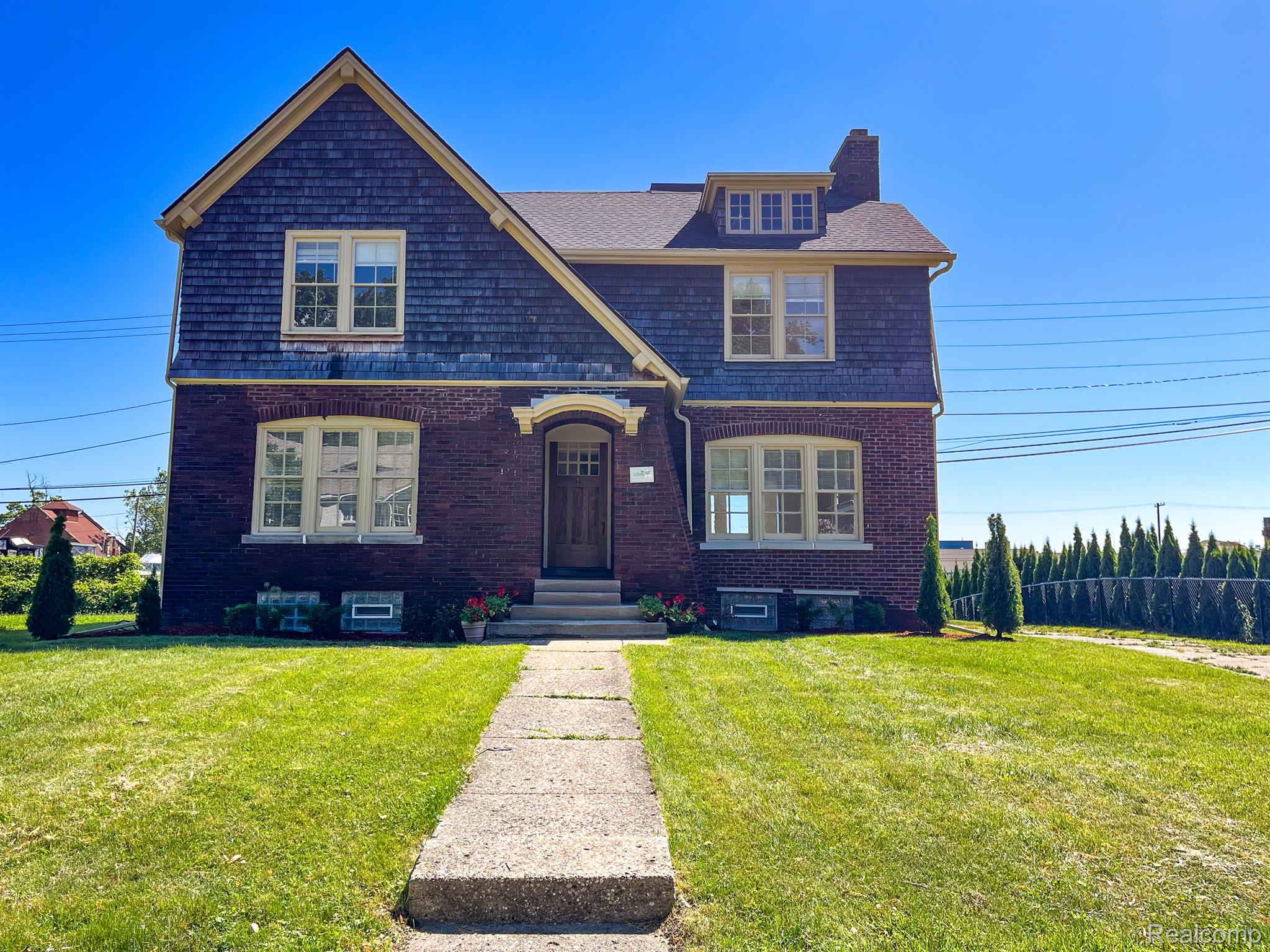 488 PARKVIEW Drive