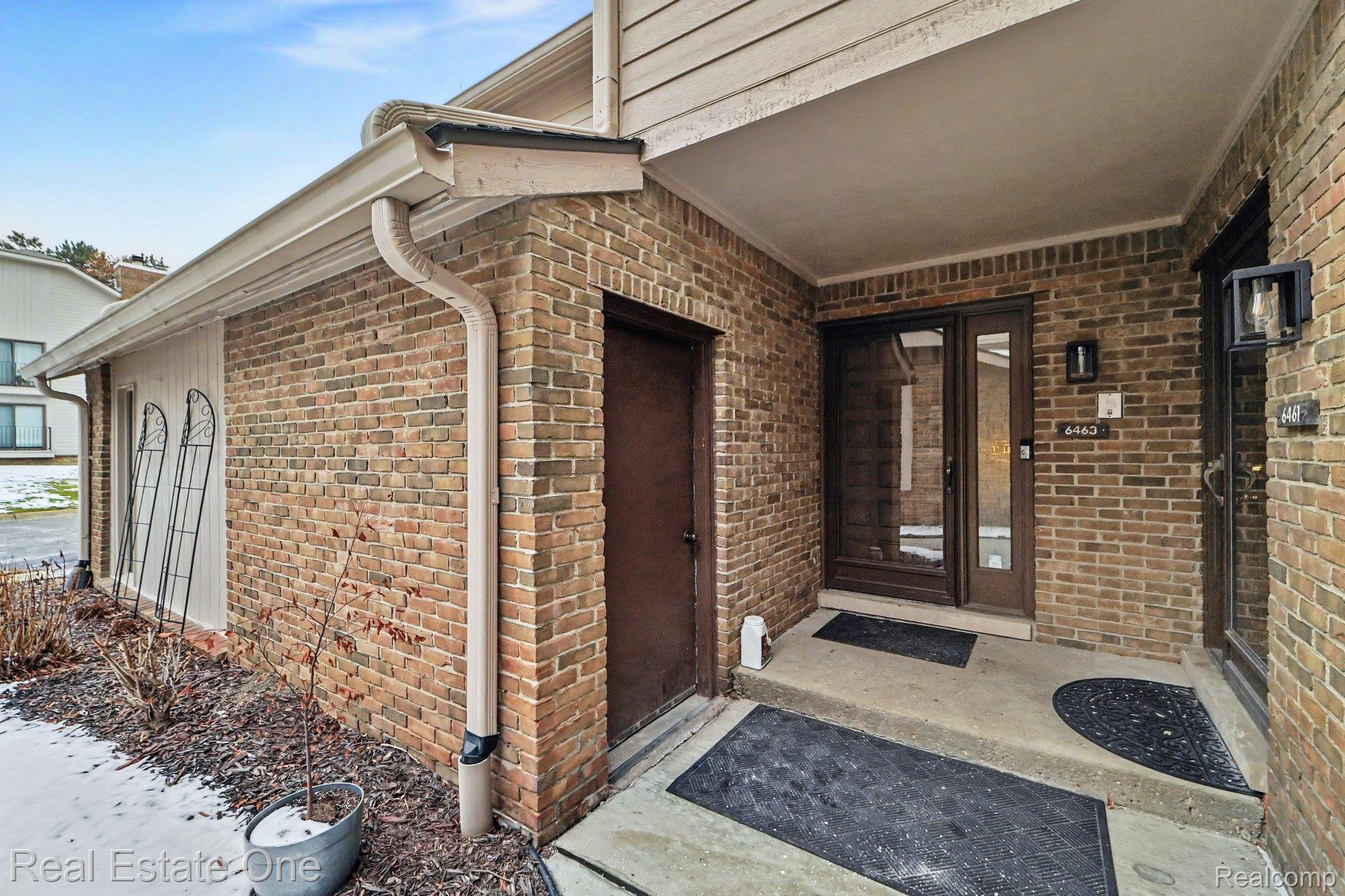 6463 Maple Hills Lane