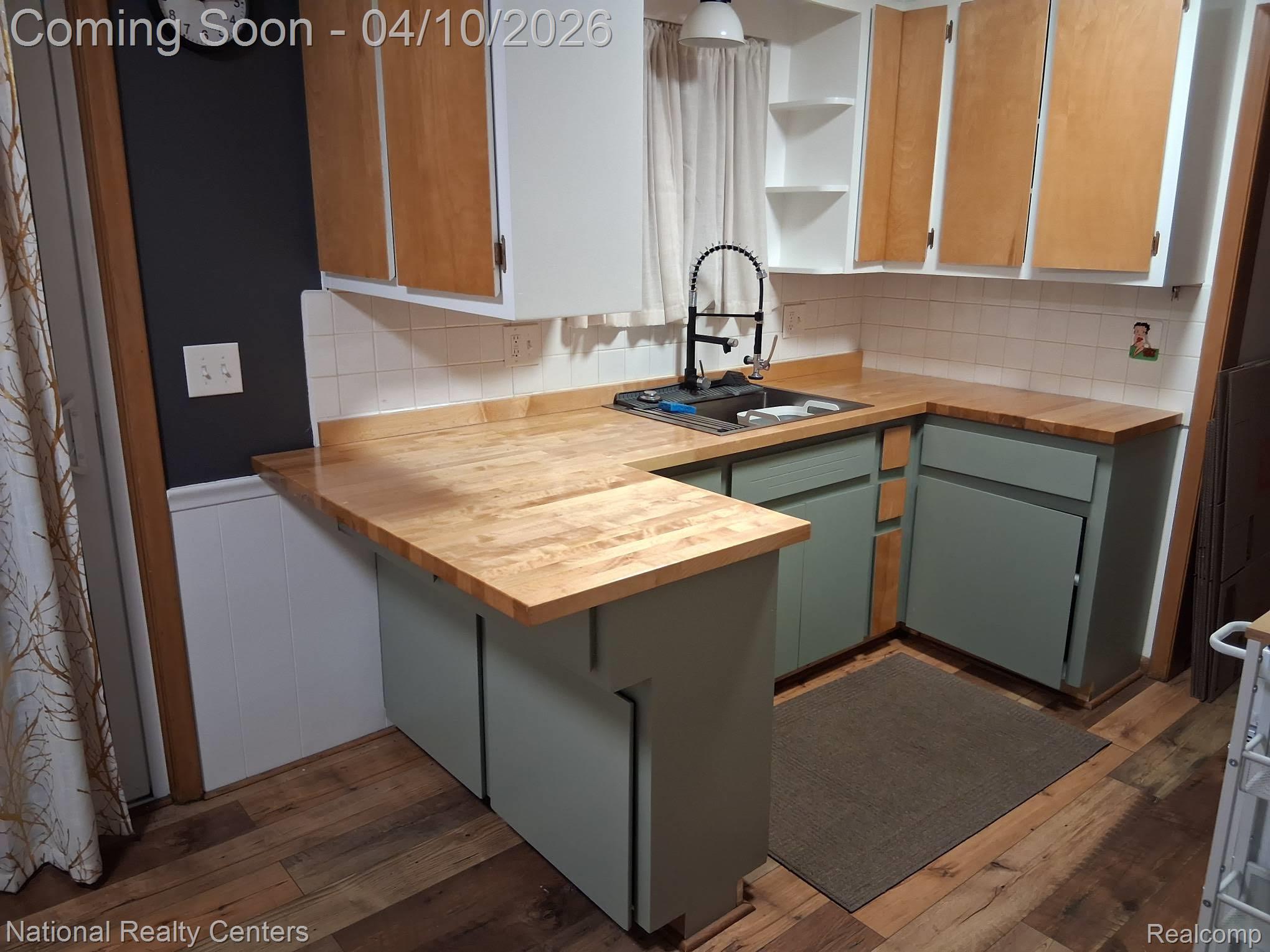 27828 Santa Ana Drive