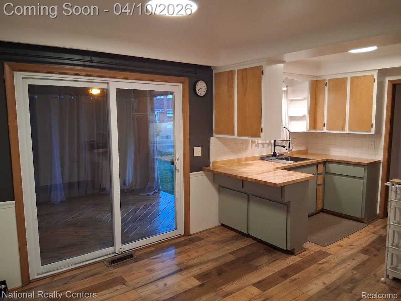 27828 Santa Ana Drive