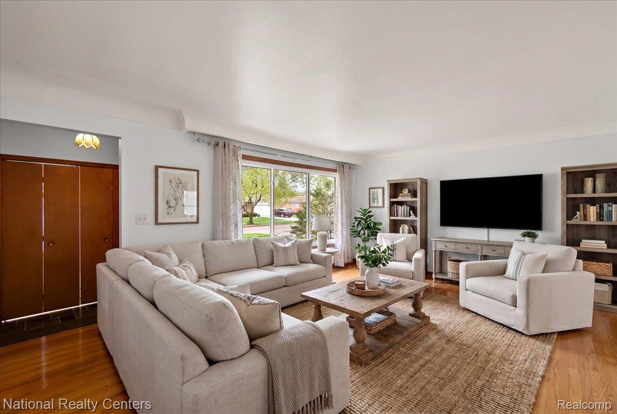 27828 Santa Ana Drive