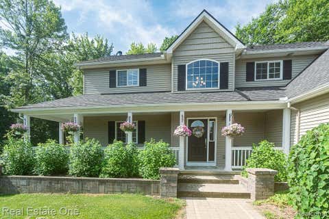 Photo of 2691 Fox Cove, Addison Township, MI 48370 (MLS # 20261050701)