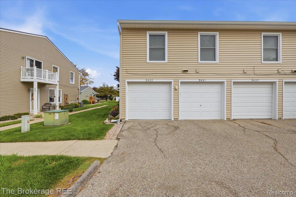 9433 Parkwood N