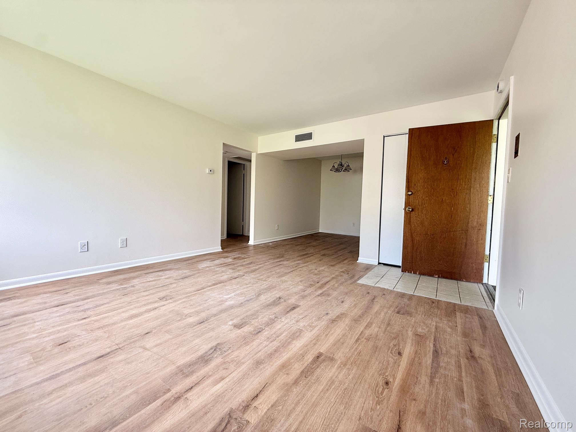 3911 Fort Street 211B