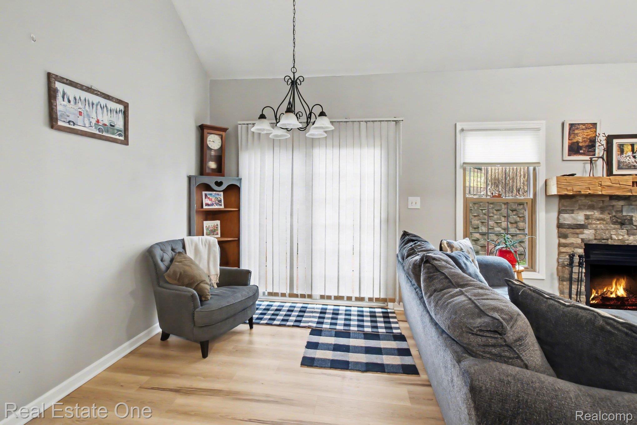 817 Woodridge Hills Drive