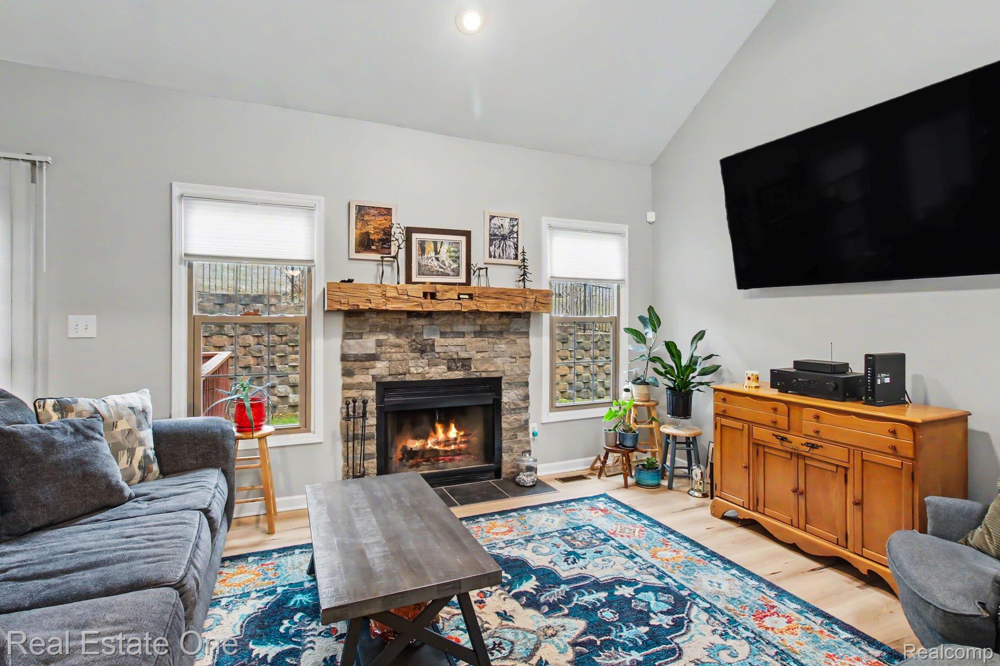 817 Woodridge Hills Drive