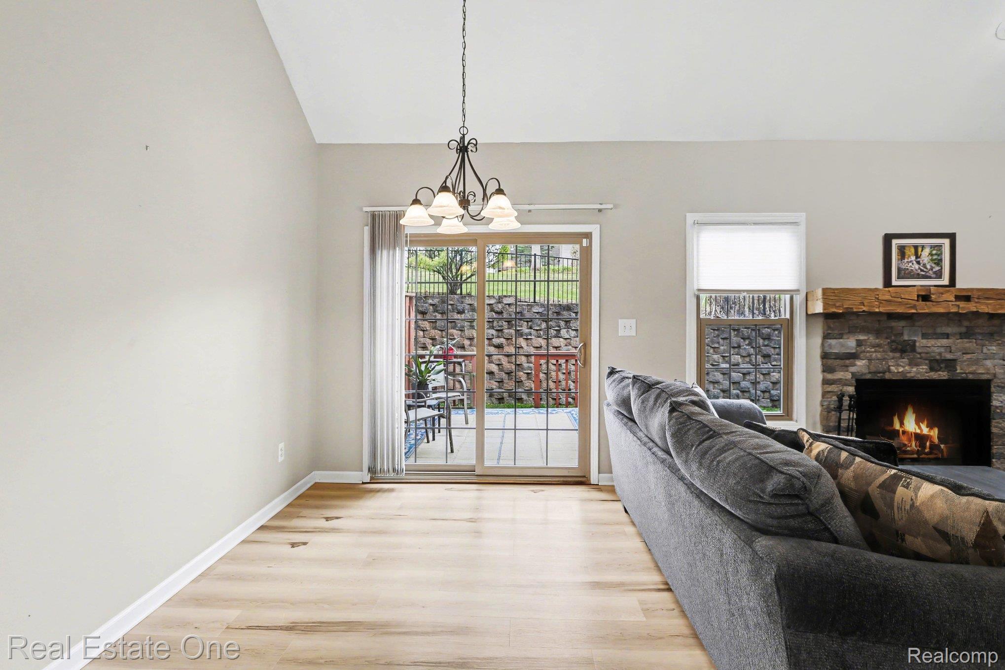 817 Woodridge Hills Drive