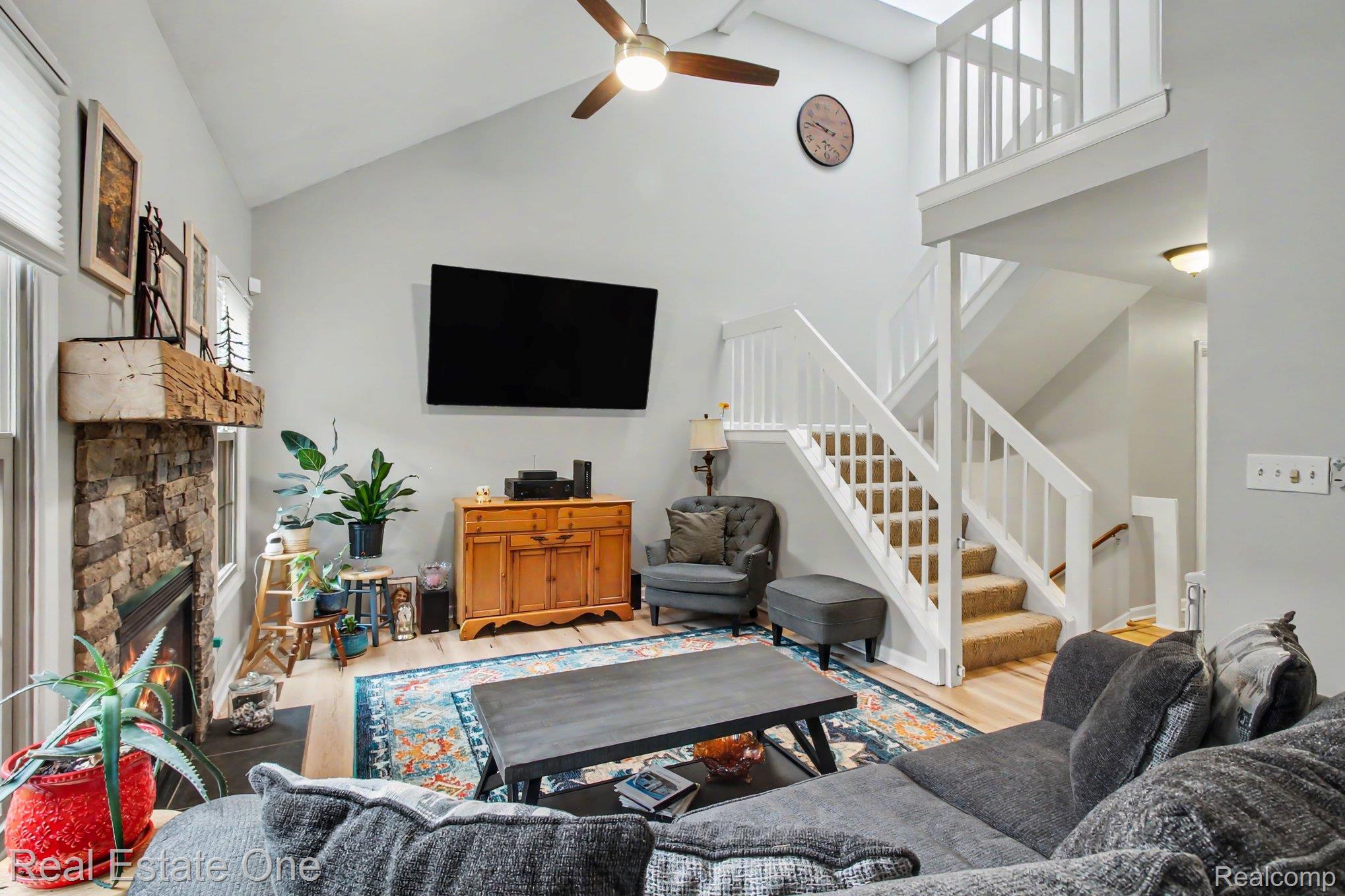 817 Woodridge Hills Drive