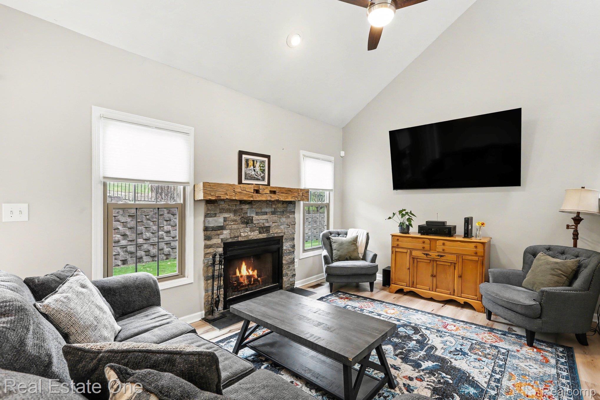 817 Woodridge Hills Drive