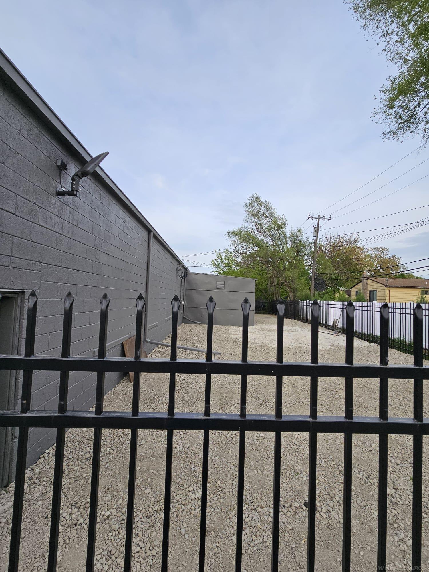 32 E 10 Mile Road Road