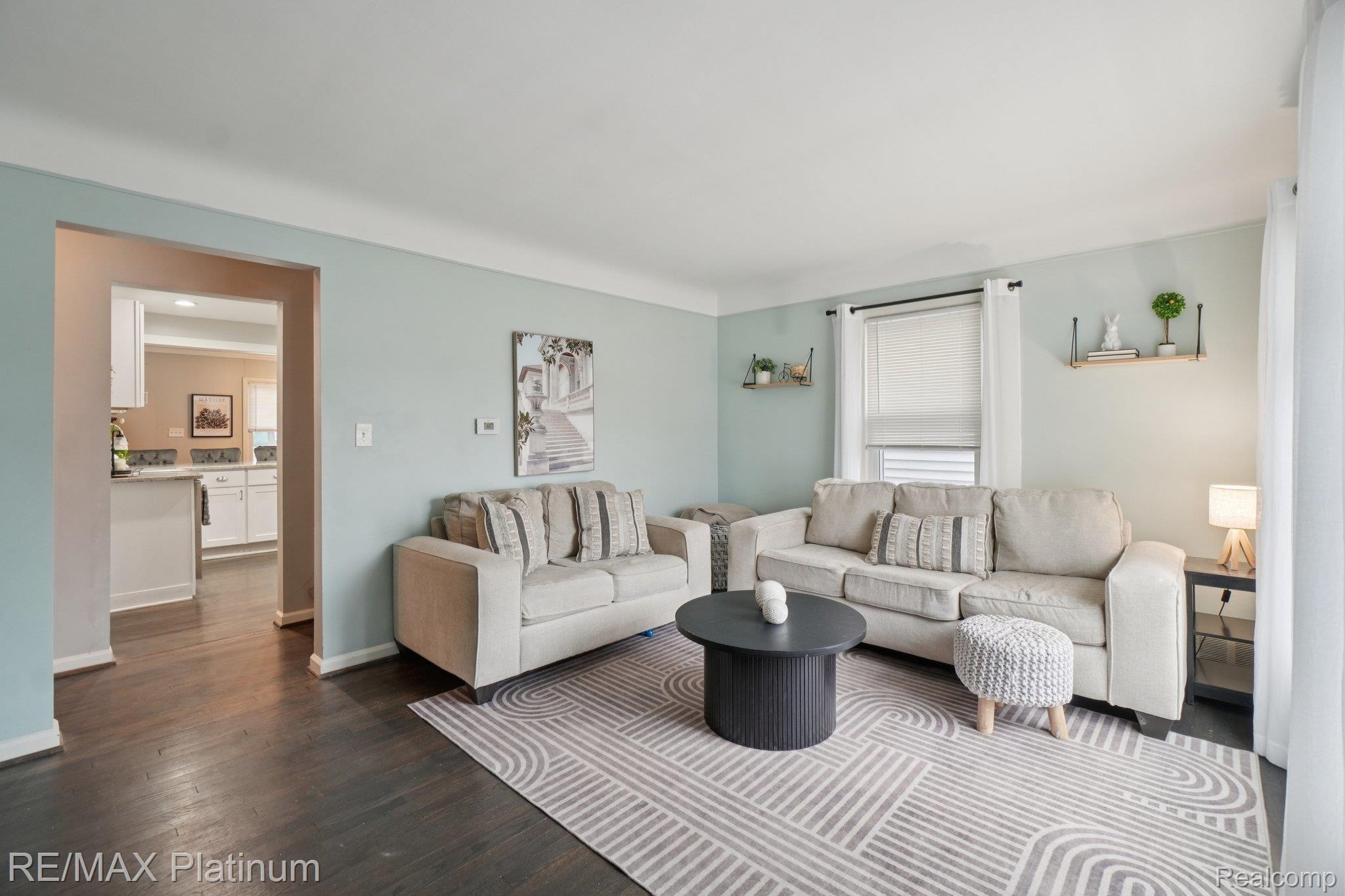 521 W Crane Street