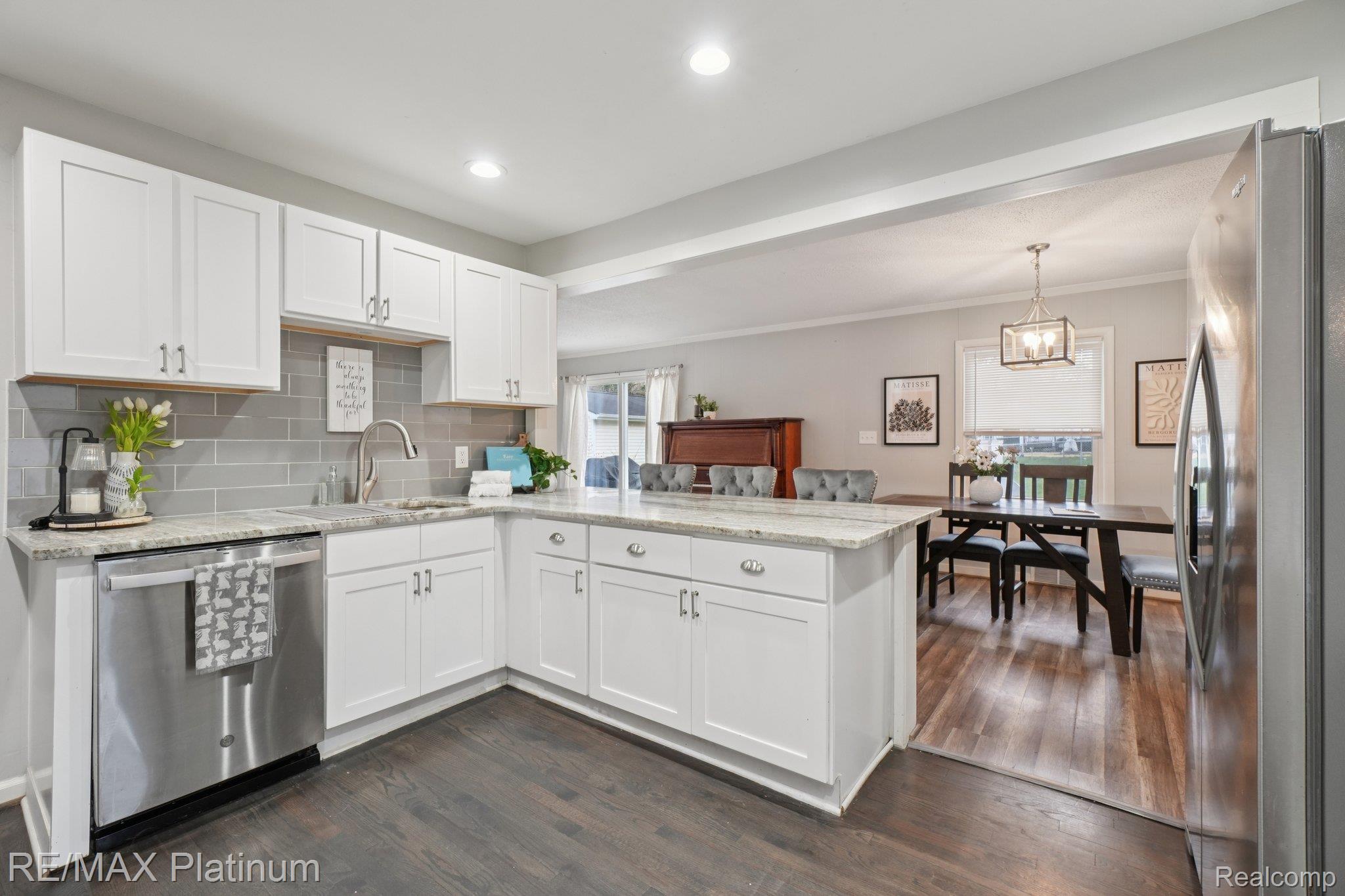 521 W Crane Street