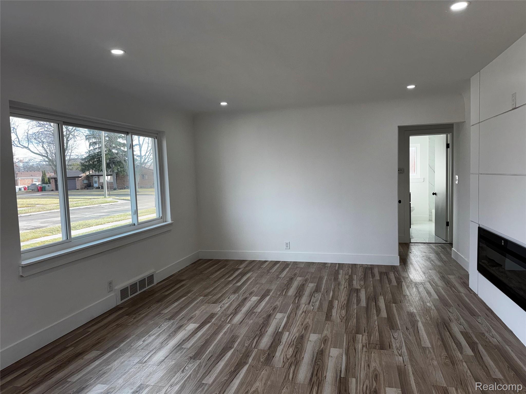 24515 Petersburg Avenue