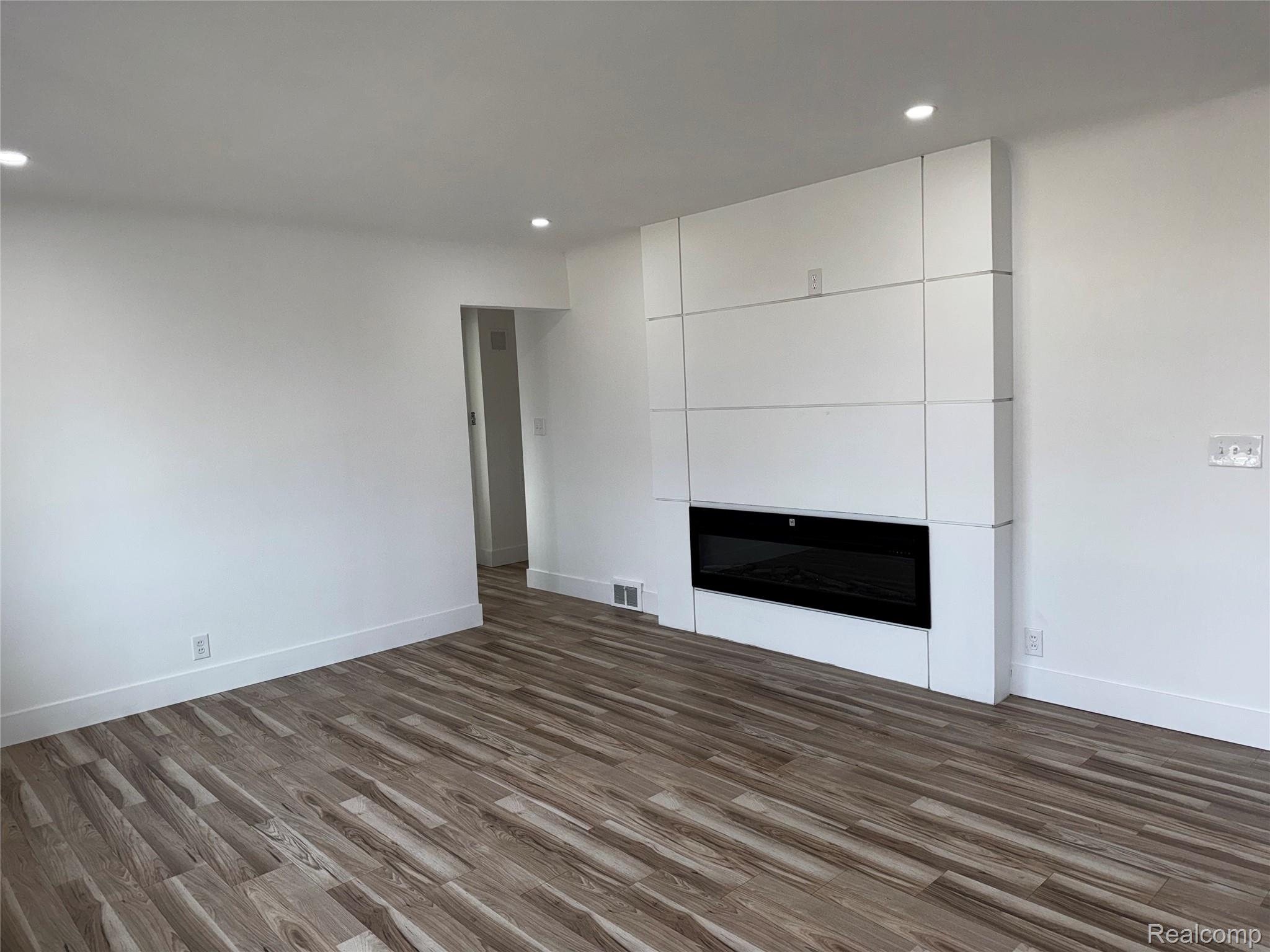 24515 Petersburg Avenue